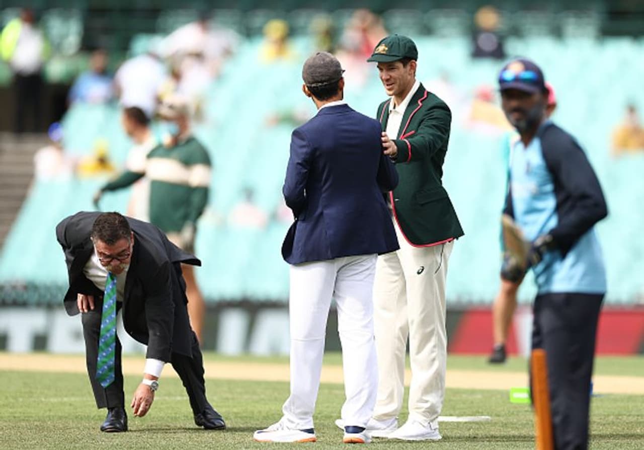 <p>இந்தியா ஆஸ்திரேலியா இடையேயான டெஸ்ட் தொடரின் முடிவை தீர்மானிக்கும் கடைசி டெஸ்ட் போட்டி பிரிஸ்பேனில் இன்று தொடங்கி நடந்துவருகிறது. டாஸ் வென்ற ஆஸி., முதலில் பேட்டிங் ஆடிவருகிறது. </p> <p>இந்தியா ஆஸ்திரேலியா இடையேயான டெஸ்ட் தொடரின் முடிவை தீர்மானிக்கும் கடைசி டெஸ்ட் போட்டி பிரிஸ்பேனில் இன்று தொடங்கி நடந்துவருகிறது. டாஸ் வென்ற ஆஸி., முதலில் பேட்டிங் ஆடிவருகிறது. </p>