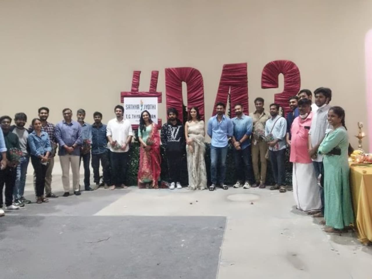 <p>தனுஷ் நடிப்பில் மாரி செல்வராஜ் இயக்கத்தில் ‘கர்ணன்’, கார்த்திக் சுப்புராஜ் இயக்கத்தில் ‘ஜகமே தந்திரம்’ ஆகிய படங்கள் இந்த ஆண்டு திரைக்கு வர உள்ளன.&nbsp;அதுமட்டுமின்றி மித்ரன் ஜவகர், ராட்சசன் பட இயக்குநர் ராம்குமார், அண்ணன் செல்வராகவன் உடன் நானே வருவேன் ஆகிய படங்களில் ஒப்பந்தமாகியுள்ளார்.&nbsp;</p>