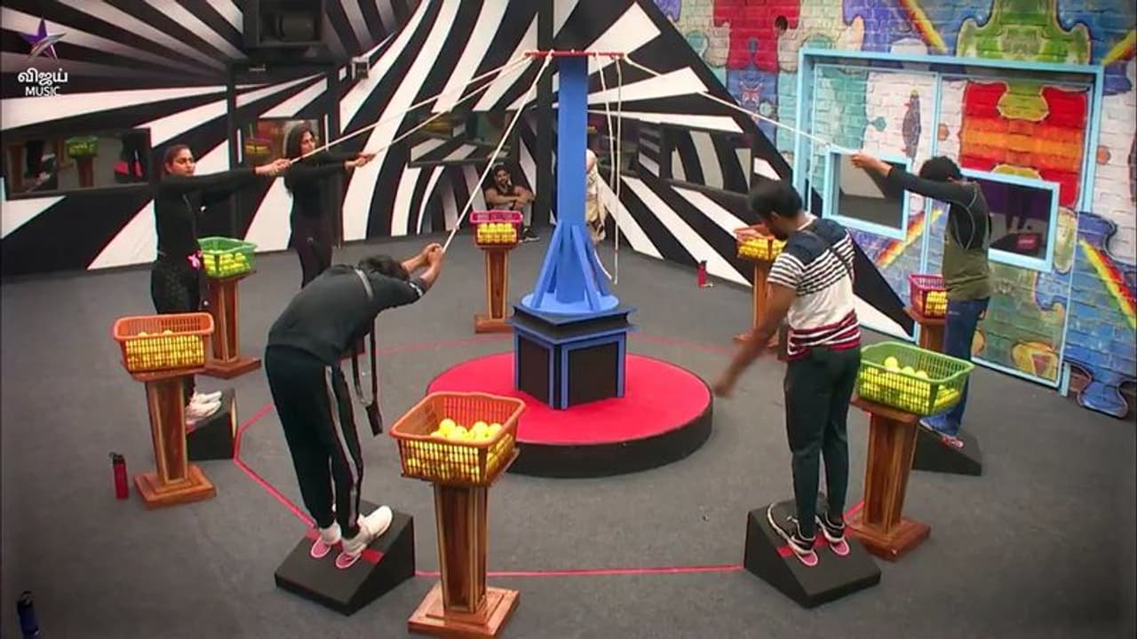 <p>பிக்பாஸ் சீசன் 4 நிகழ்ச்சி முடிய இன்னும் ஒருவாரமே உள்ளது. வழக்கமாக சனி மற்றும் ஞாயிற்றுக்கிழமைகளில் தொகுப்பாளர் கமல்ஹாசன் போட்டியாளர்களை சந்திப்பது வழக்கம். </p> <p>பிக்பாஸ் சீசன் 4 நிகழ்ச்சி முடிய இன்னும் ஒருவாரமே உள்ளது. வழக்கமாக சனி மற்றும் ஞாயிற்றுக்கிழமைகளில் தொகுப்பாளர் கமல்ஹாசன் போட்டியாளர்களை சந்திப்பது வழக்கம். </p>