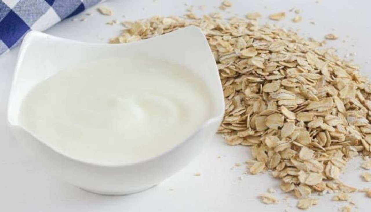 <p>ಇದು &nbsp;ಸಕ್ಕರೆ ಸೇವನೆಯನ್ನು ಹೆಚ್ಚಿಸಬಹುದು.&nbsp;ಬಹಳಷ್ಟು ಜನರು &nbsp;ಓಟ್ಸ್ ಸಿಹಿಯನ್ನು ಇಷ್ಟಪಡುತ್ತಾರೆ. ಈ ಜನರು ಸಕ್ಕರೆ, ಚಾಕಲೇಟ್ ಚಿಪ್ಸ್ ಮತ್ತು ಇತರ ಸಿಹಿ ಪದಾರ್ಥಗಳನ್ನು ಸೇರಿಸುವುದನ್ನು ಇಷ್ಟಪಡುತ್ತಾರೆ, ಇದು ಓಟ್ ಮೀಲ್ ಒಟ್ಟಾರೆ ಪೌಷ್ಟಿಕ ಮೌಲ್ಯವನ್ನು ಕಡಿಮೆ ಮಾಡುತ್ತದೆ, ಇದು ಹೆಚ್ಚುವರಿ ಕ್ಯಾಲೋರಿಗಳು, ಸಕ್ಕರೆ, ಕಾರ್ಬ್ಸ್ ಮತ್ತು ಕೊಬ್ಬನ್ನು ಸೇರಿಸುವ ಮೂಲಕ ಅಂತಿಮವಾಗಿ ಓಟ್ಸ್&nbsp;ಒಟ್ಟಾರೆ ಪೌಷ್ಟಿಕ ಮೌಲ್ಯವನ್ನು ಕಡಿಮೆ ಮಾಡುತ್ತದೆ.</p>