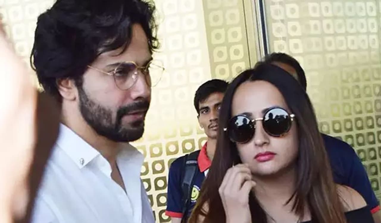 <p>Nowadays, Bollywood stars are quite friendly and approachable. They often oblige their fans’ request of clicking a selfie and also meeting them during their shoots.</p> <p>Nowadays, Bollywood stars are quite friendly and approachable. They often oblige their fans’ request of clicking a selfie and also meeting them during their shoots.</p>