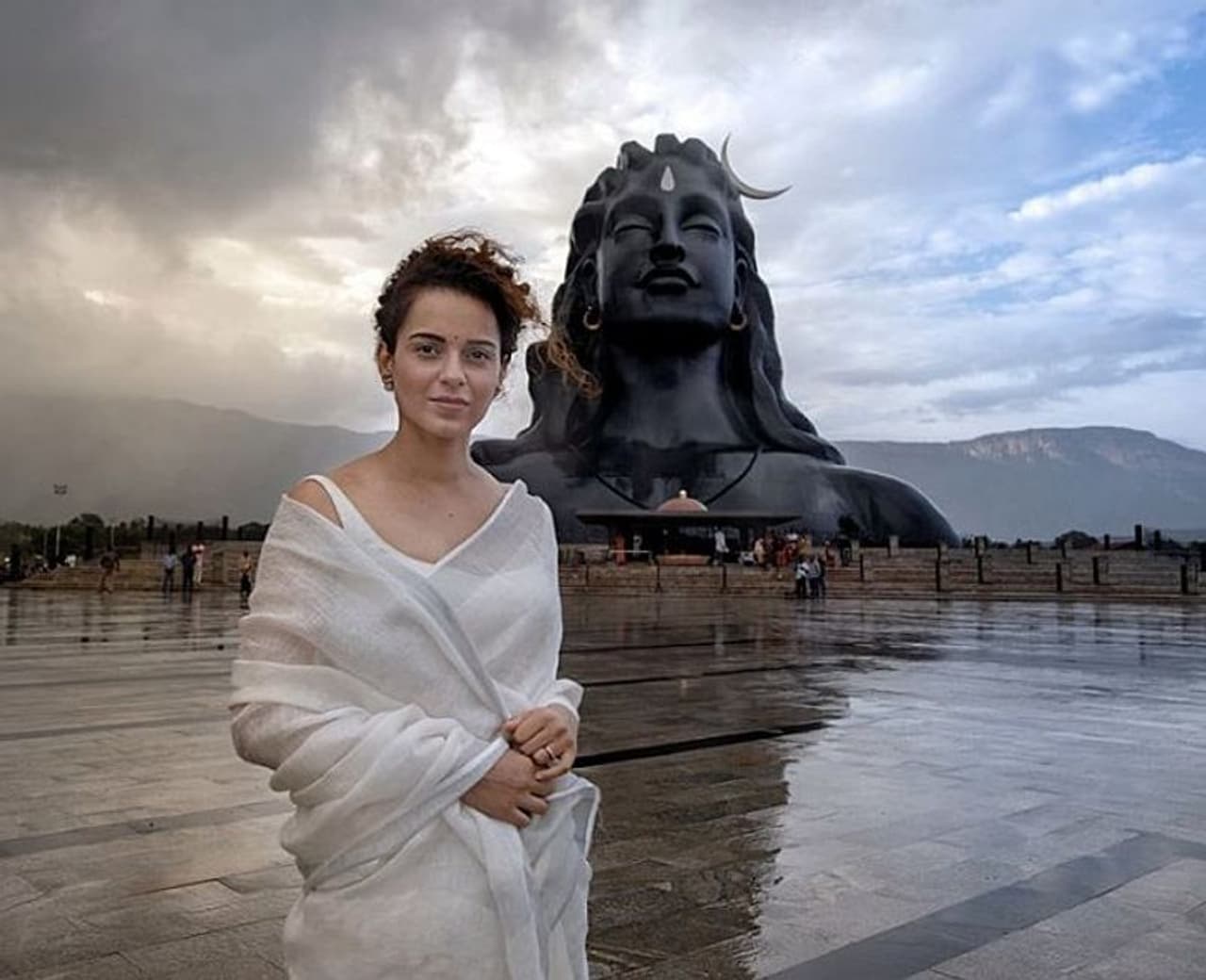 <p>ಬಾಲಿವುಡ್ ನಟಿ ತಮ್ಮ ಸುಂದರ ಕವನ ಹಾಗೂ ಜೀವನಸ ಪುಟಗಳಿಗೆ ಸಂಬಂಧಿಸಿದ ಶಾಯಿರಿಗಳನ್ನು ಶೇರ್ ಮಾಡಿಕೊಳ್ಳುತ್ತಿರುತ್ತಾರೆ. </p> <p>ಬಾಲಿವುಡ್ ನಟಿ ತಮ್ಮ ಸುಂದರ ಕವನ ಹಾಗೂ ಜೀವನಸ ಪುಟಗಳಿಗೆ ಸಂಬಂಧಿಸಿದ ಶಾಯಿರಿಗಳನ್ನು ಶೇರ್ ಮಾಡಿಕೊಳ್ಳುತ್ತಿರುತ್ತಾರೆ. </p>