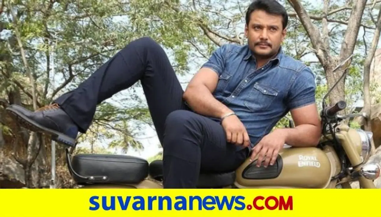 <p>ಕಾಡಿನ ಸುತ್ತಾಟ, ವನ್ಯಜೀವಿ ಫೆäಟೋಗ್ರಫಿಯನ್ನು ಬಹಳ ಇಷ್ಟಪಡುವ ನಟ ದರ್ಶನ್‌ ನಿನ್ನೆ ನಾಗರಹೊಳೆ ಅಭಯಾರಣ್ಯದಲ್ಲಿ ಪ್ರತ್ಯಕ್ಷರಾಗಿದ್ದಾರೆ.</p>