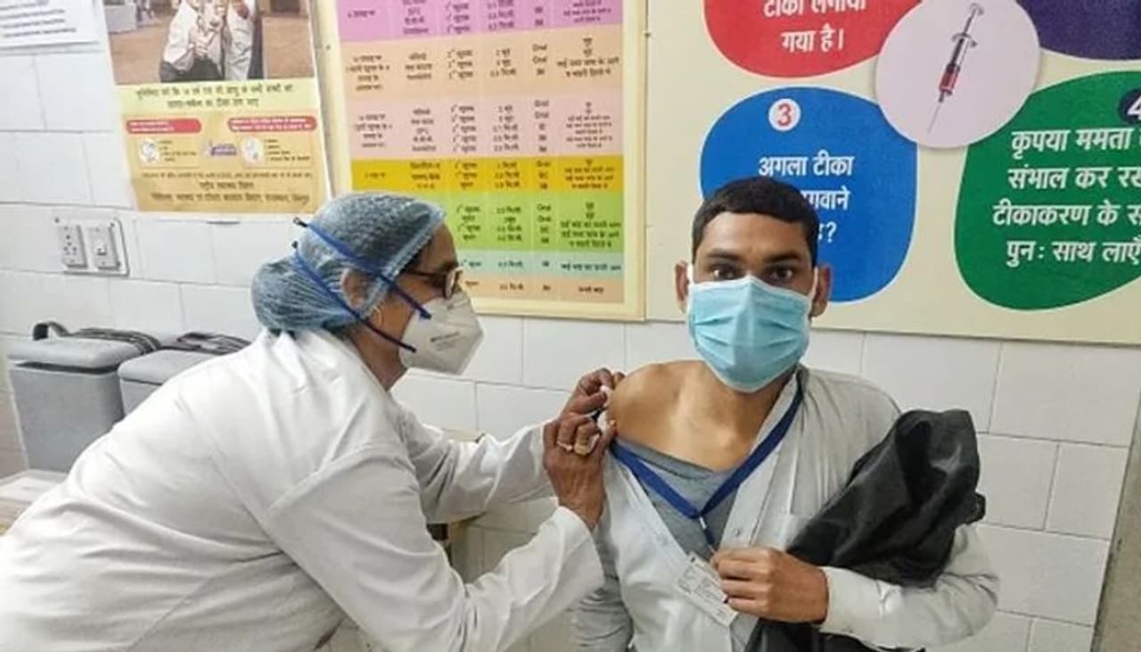 <p>Of the 823 fresh infections, Kolkata recorded 231 and North 24 Parganas 226. About 83.9% (8,343) of the deceased in the State had co morbidities and 16.1% (1598) had no co morbidities.<br /> </p> <p>Of the 823 fresh infections, Kolkata recorded 231 and North 24 Parganas 226. About 83.9% (8,343) of the deceased in the State had co morbidities and 16.1% (1598) had no co morbidities.<br /> </p>