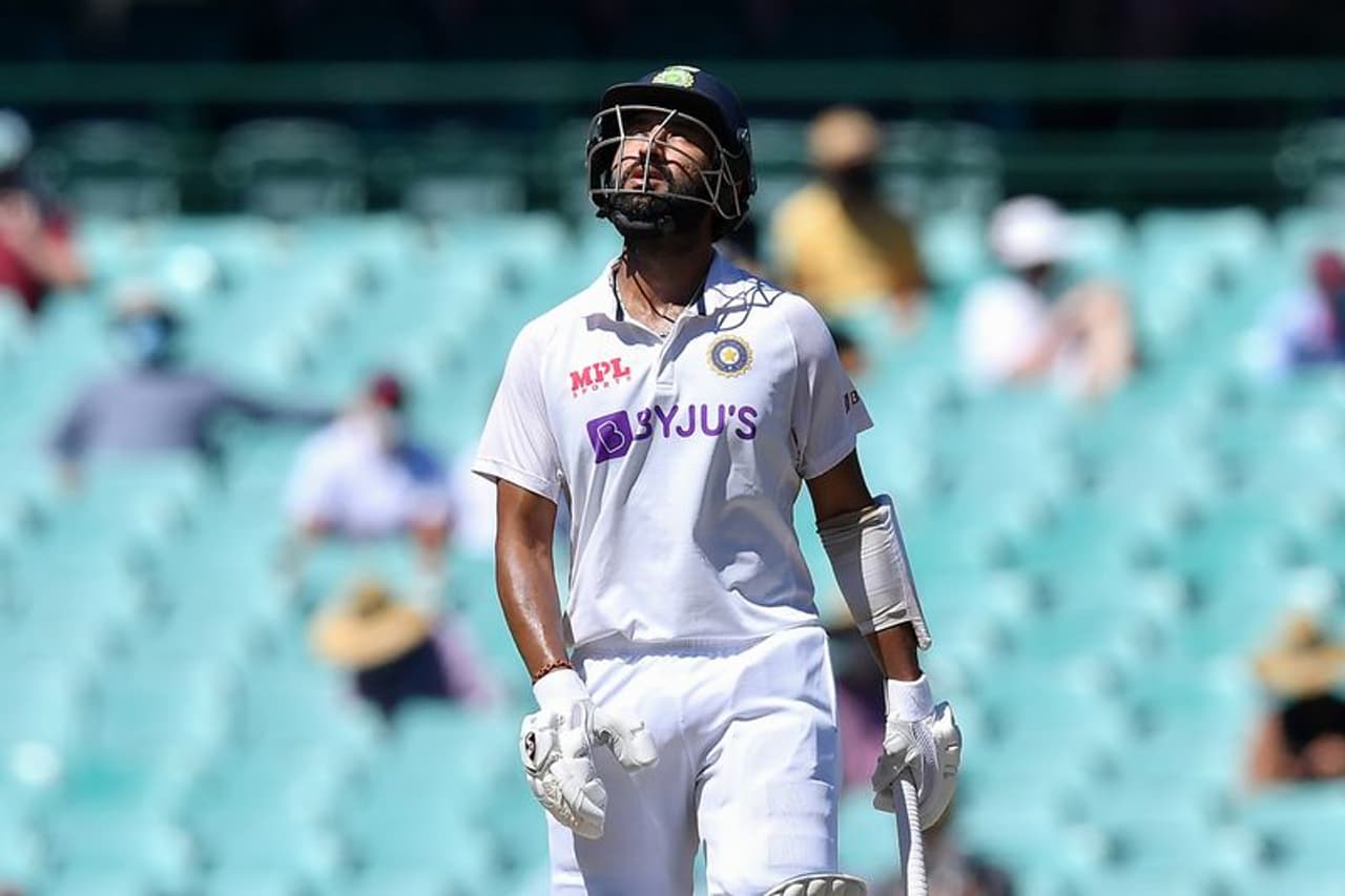 <p>పూజారా స్లో ఇన్నింగ్స్ డిఫెన్స్ కారణంగా నాన్ స్టైయికింగ్ బ్యాట్స్మెన్ ఒత్తిడిలోకి వెళుతున్నారని, టీమిండియా బ్యాటింగ్ ఫెయిల్యూర్కి ఇది కూడా ఓ కారణమని కామెంట్ చేశాడు ఆస్ట్రేలియా మాజీ కెప్టెన్ రికీ పాంటింగ్.</p> <p>పూజారా స్లో ఇన్నింగ్స్ డిఫెన్స్ కారణంగా నాన్ స్టైయికింగ్ బ్యాట్స్మెన్ ఒత్తిడిలోకి వెళుతున్నారని, టీమిండియా బ్యాటింగ్ ఫెయిల్యూర్కి ఇది కూడా ఓ కారణమని కామెంట్ చేశాడు ఆస్ట్రేలియా మాజీ కెప్టెన్ రికీ పాంటింగ్.</p>