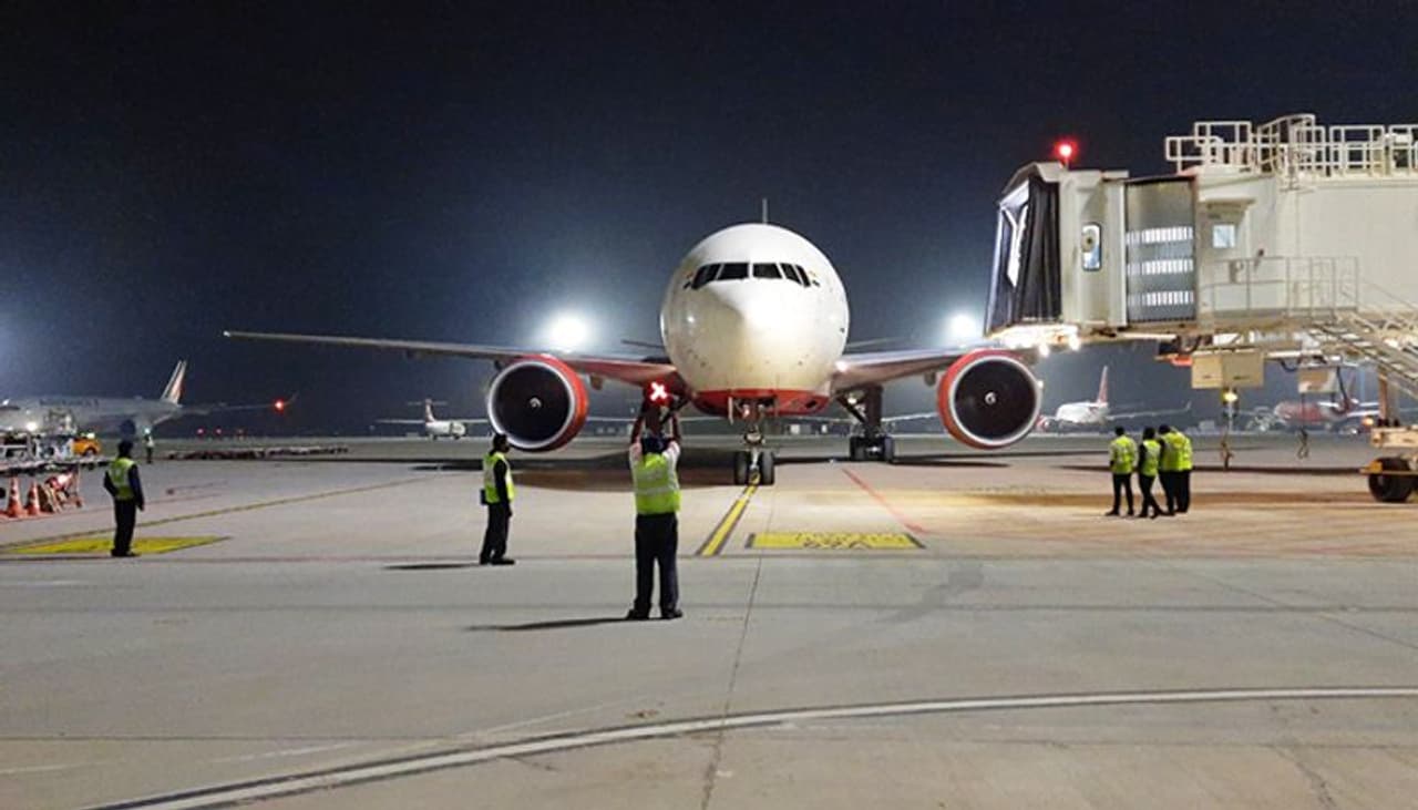 <p>Air India's longest direct route flight, which was helmed by an all women crew, landed at the Kempegowda International Airport in Bengaluru from San Francisco early today.</p><p>The aircraft flew over the North Pole and covered about 16,000 kilometers.</p>