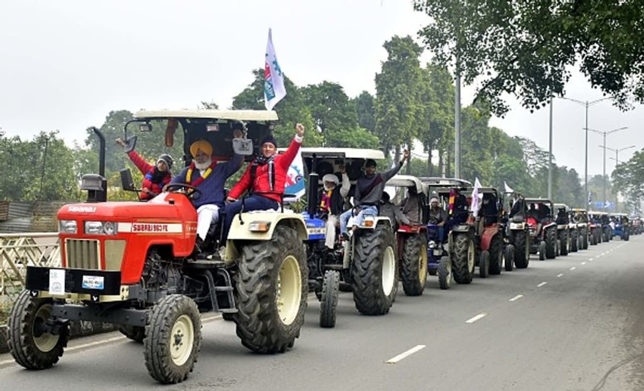 <p>Dependra Pathak, Delhi Police Special CP Intelligence, told media persons, "We have finally decided that we will have a tractor rally also on that day (Republic Day) while maintaining the sanctity and security arrangements of the Republic Day celebrations."<br />&nbsp;</p><p>The permission though comes with riders.&nbsp;<br />&nbsp;</p><p>The farmers can enter Delhi with the tractors for a few kilometres following which they would exit from designated spots.</p>