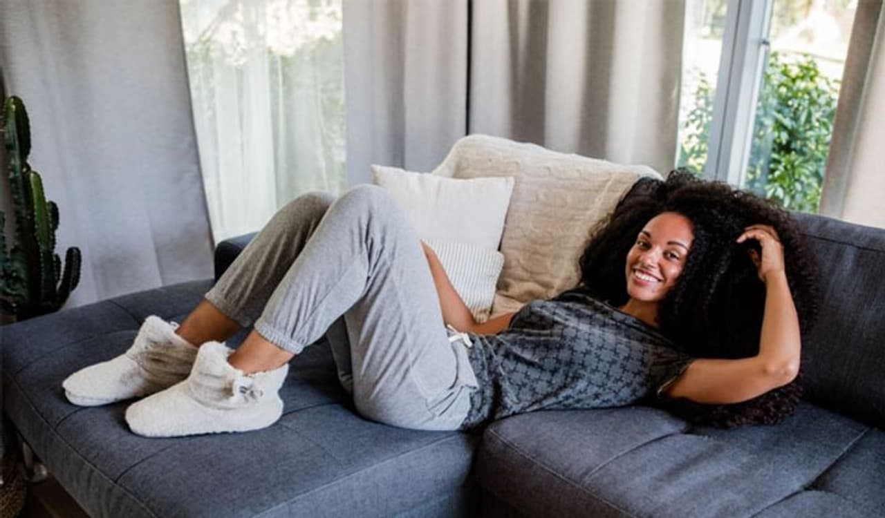 <p>ಕೊರೋನಾ ಕಾಲದಲ್ಲಿ ಅನೇಕ ಮಂದಿ ತಮ್ಮ ಉದ್ಯೋಗ ಕಳೆದುಕೊಂಡಿದ್ದಾರೆ. ಉದ್ಯೋಗವಿಲ್ಲದೇ ಮನೆಯಲ್ಲೇ ಉಳಿದುಕೊಂಡಿದ್ದಾರೆ. ಅವರ ಬಳಿ ಮುಂದೇನು ಮಾಡಬೇಕೆಂಬ ಪ್ಲಾನ್ ಇಲ್ಲ, ಜೊತೆಗೆ ಜೀವನದಲ್ಲಿ ಅನೇಕ ಸಂಕಷ್ಟಗಳನ್ನೂ ಎದುರಿಸುತ್ತಿದ್ದಾರೆ. ಒಂದು ವೇಳೆ ನೀವೂ ಇಂತಹುದೇ ಸಮಸ್ಯೆ ಎದುರಿಸುತ್ತಿದ್ದೀರೆಂದಾದರೆ ಹಣ ಸಂಪಾದಿಸುವ ಸುಲಭ ಉಪಾಯ ಇಲ್ಲಿದೆ ನೋಡಿ.<br /> </p> <p>ಕೊರೋನಾ ಕಾಲದಲ್ಲಿ ಅನೇಕ ಮಂದಿ ತಮ್ಮ ಉದ್ಯೋಗ ಕಳೆದುಕೊಂಡಿದ್ದಾರೆ. ಉದ್ಯೋಗವಿಲ್ಲದೇ ಮನೆಯಲ್ಲೇ ಉಳಿದುಕೊಂಡಿದ್ದಾರೆ. ಅವರ ಬಳಿ ಮುಂದೇನು ಮಾಡಬೇಕೆಂಬ ಪ್ಲಾನ್ ಇಲ್ಲ, ಜೊತೆಗೆ ಜೀವನದಲ್ಲಿ ಅನೇಕ ಸಂಕಷ್ಟಗಳನ್ನೂ ಎದುರಿಸುತ್ತಿದ್ದಾರೆ. ಒಂದು ವೇಳೆ ನೀವೂ ಇಂತಹುದೇ ಸಮಸ್ಯೆ ಎದುರಿಸುತ್ತಿದ್ದೀರೆಂದಾದರೆ ಹಣ ಸಂಪಾದಿಸುವ ಸುಲಭ ಉಪಾಯ ಇಲ್ಲಿದೆ ನೋಡಿ.<br /> </p>