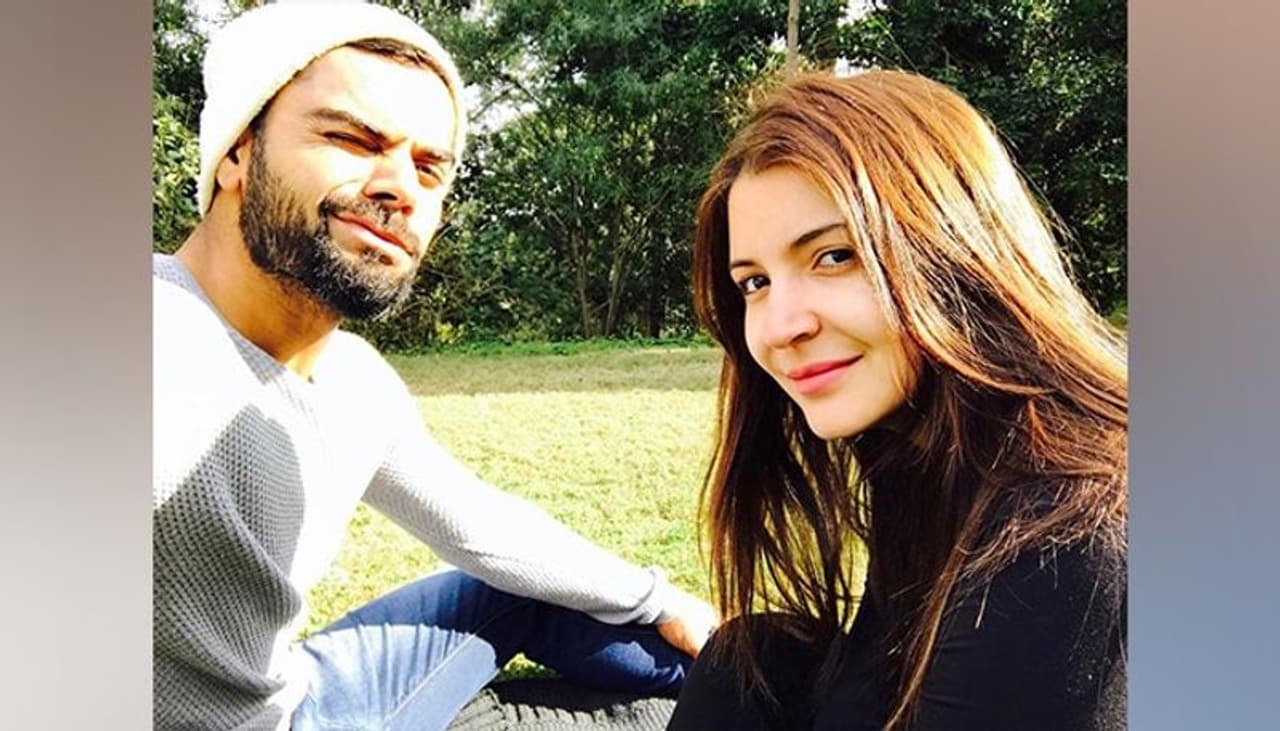 <p>ವಿರಾಟ್ ಹಾಗೂ ಅನುಷ್ಕಾ ಮಗುವಿನ ಜನನ ಸುದ್ದಿ ಸಖತ್ ಸೌಂಡ್ ಮಾಡುತ್ತಿದೆ. ಈ ದಂಪತಿ ಜನವರಿ 11ರಂದು ತಮ್ಮ ಮಗುವನ್ನು ಸ್ವಾಗತಿಸಿದ್ದಾರೆ. </p><p> </p> <p>ವಿರಾಟ್ ಹಾಗೂ ಅನುಷ್ಕಾ ಮಗುವಿನ ಜನನ ಸುದ್ದಿ ಸಖತ್ ಸೌಂಡ್ ಮಾಡುತ್ತಿದೆ. ಈ ದಂಪತಿ ಜನವರಿ 11ರಂದು ತಮ್ಮ ಮಗುವನ್ನು ಸ್ವಾಗತಿಸಿದ್ದಾರೆ. </p><p> </p>