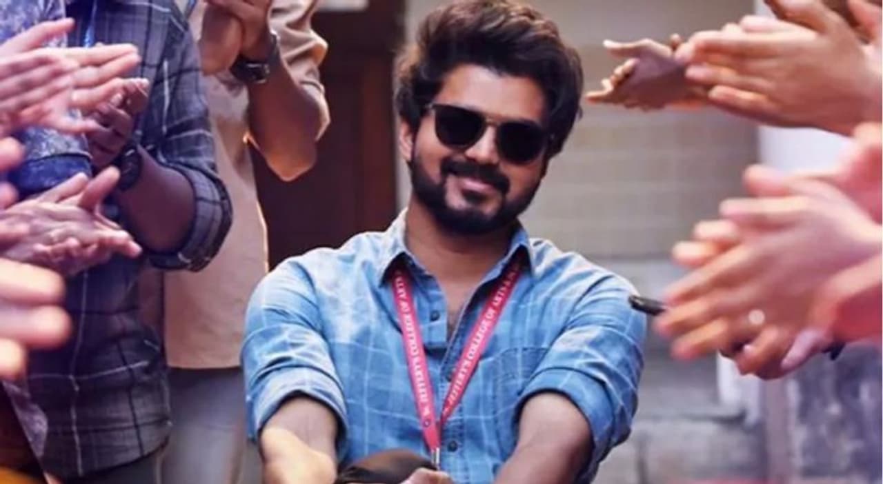 <p>മാസ്റ്റര് നാളെ റിലീസിന് എത്താനിരിക്കെയാണ് ചോര്ന്നത്.</p><p> </p> <p>മാസ്റ്റര് നാളെ റിലീസിന് എത്താനിരിക്കെയാണ് ചോര്ന്നത്.</p><p> </p>