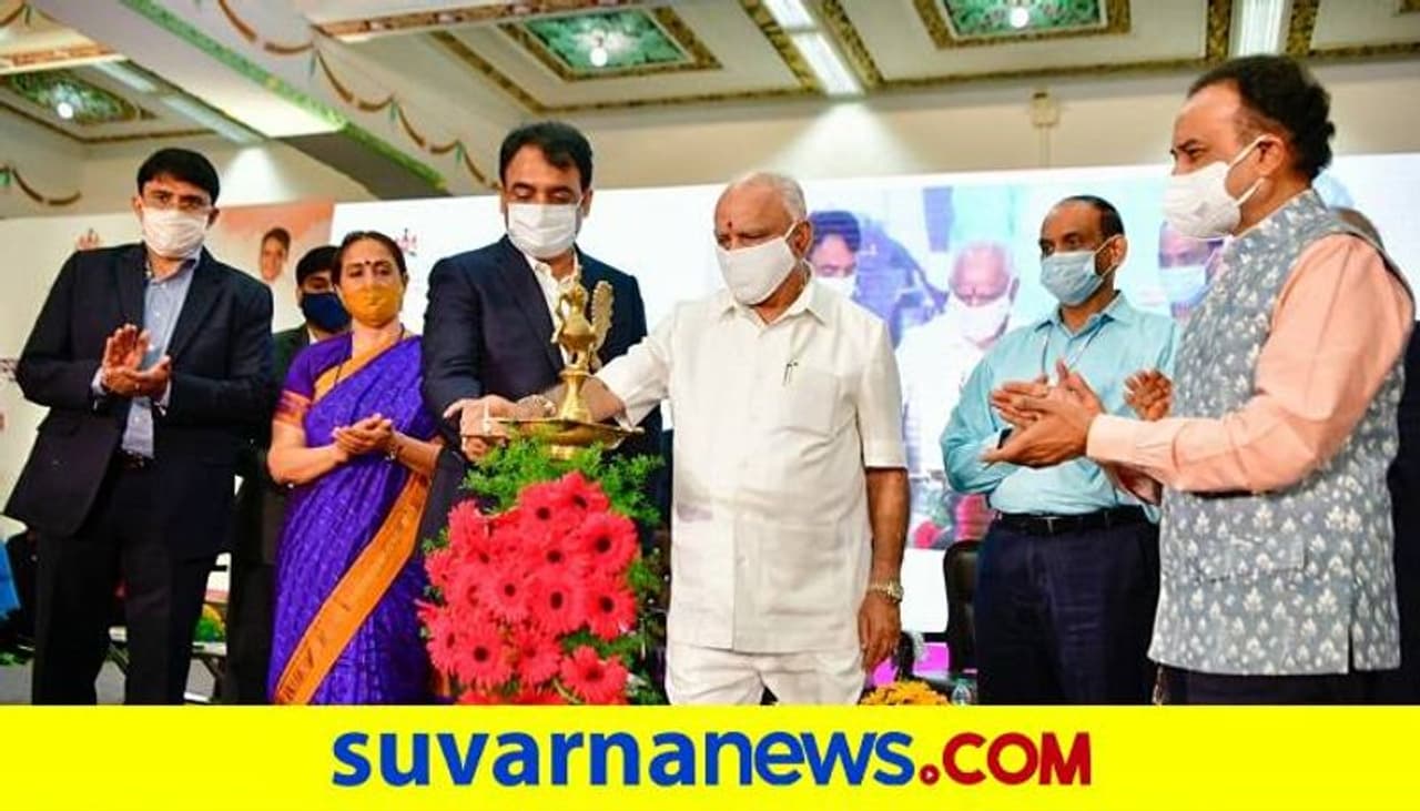 <p>ಉನ್ನತ ಶಿಕ್ಷಣ ಇಲಾಖೆಯು ಮಂಗಳವಾರ ವಿಧಾನಸೌಧದ ಬ್ಯಾಂಕ್ವೆಟ್‌ ಹಾಲ್‌ನಲ್ಲಿ ಆಯೋಜಿಸಿದ್ದ ಸ್ವಾಮಿ ವಿವೇಕಾನಂದರ 158ನೇ ಜನ್ಮದಿನ ಕಾರ್ಯಕ್ರಮ ಉದ್ಘಾಟಿಸಿ ಮಾತನಾಡಿದ ಅವರು, ಸ್ವಾಮಿ ವಿವೇಕಾನಂದರ ಕನಸನ್ನು ಸಾಕಾರಗೊಳಿಸಲು ನಮ್ಮ ಸರ್ಕಾರ ಉನ್ನತ ಶಿಕ್ಷಣದಲ್ಲಿ ದೂರದೃಷ್ಟಿಯ ಬದಲಾವಣೆಗಳನ್ನು ತರುತ್ತಿದೆ. ರಾಜ್ಯದ 430 ಸರ್ಕಾರಿ ಪದವಿ ಕಾಲೇಜುಗಳು, 87 ಪಾಲಿಟೆಕ್ನಿಕ್‌ಗಳು ಹಾಗೂ 14 ಎಂಜಿನಿಯರಿಂಗ್‌ ಕಾಲೇಜುಗಳಲ್ಲಿ 35 ಕೋಟಿ ರು. ವೆಚ್ಚದಲ್ಲಿ ಕಲಿಕಾ ನಿರ್ವಹಣಾ ವ್ಯವಸ್ಥೆ (ಎಲ್‌ಎಂಎಸ್‌) ಆಧಾರಿತ ಡಿಜಿಟಲ್‌ ಕಲಿಕೆ ಯೋಜನೆಯನ್ನು ಪರಿಣಾಮಕಾರಿಯಾಗಿ ಅನುಷ್ಠಾನಗೊಳಿಸಲಾಗುತ್ತಿದೆ ಎಂದರು.</p>