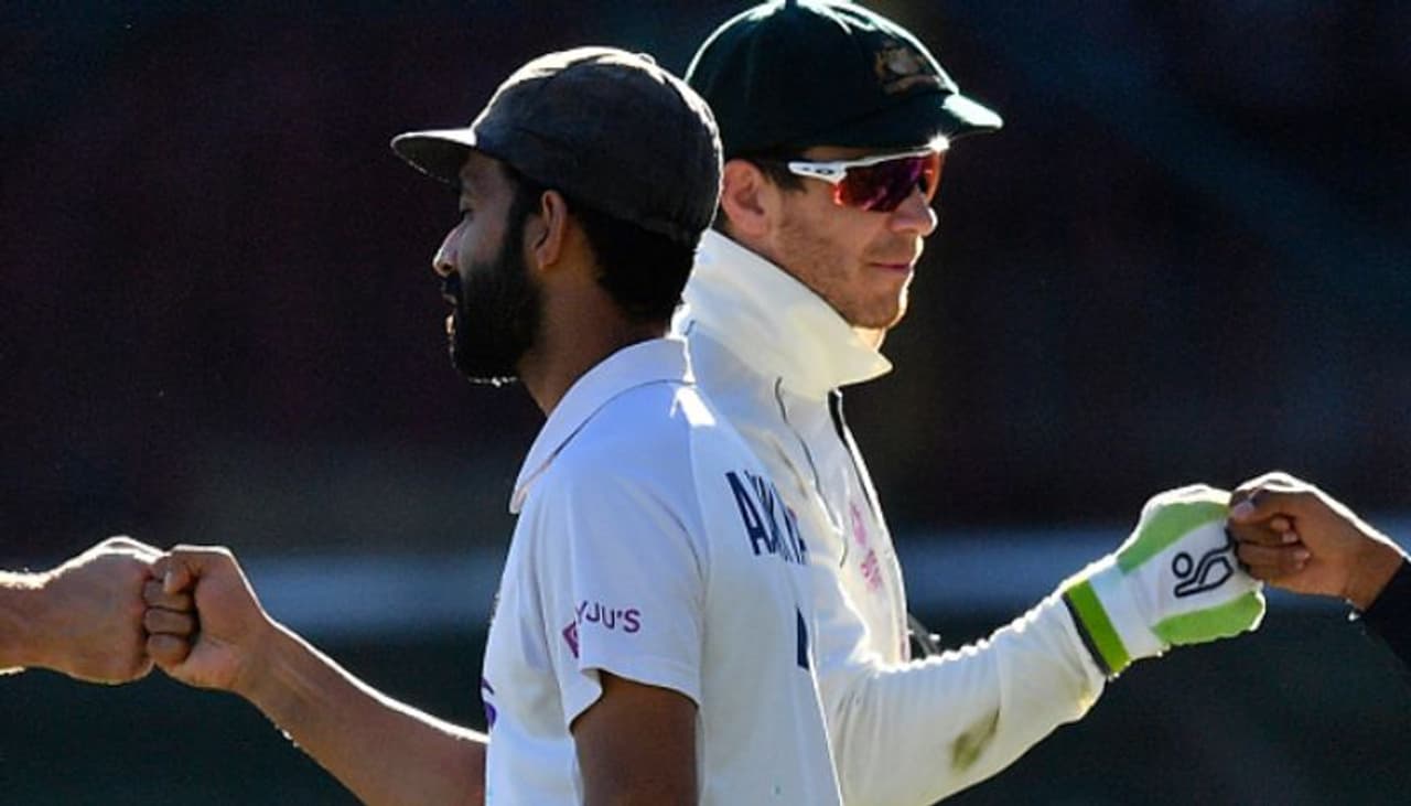 <p>టీమిండియాతో జరిగిన నాలుగు టెస్టుల సిరీస్లో బ్యాట్స్మెన్గా పర్వాలేదనిపించినా... కెప్టెన్గా, వికెట్ కీపర్గా ఘోరంగా విఫలమయ్యాడు టిమ్ పైన్...</p> <p>టీమిండియాతో జరిగిన నాలుగు టెస్టుల సిరీస్లో బ్యాట్స్మెన్గా పర్వాలేదనిపించినా... కెప్టెన్గా, వికెట్ కీపర్గా ఘోరంగా విఫలమయ్యాడు టిమ్ పైన్...</p>