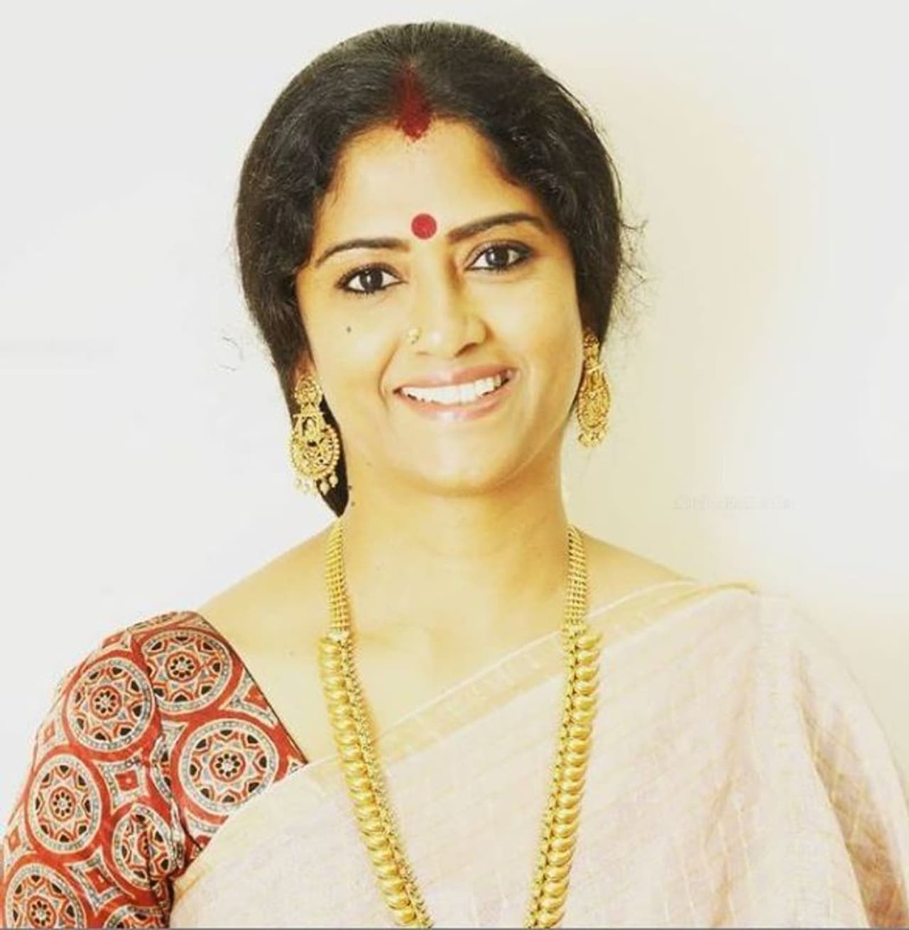 <p>1994ರಲ್ಲಿ ತೆರೆ ಕಂಡ ಕನ್ನಡದ 'ಮೇಘಮಾಲೆ' ಚಿತ್ರದಲ್ಲಿ ಅಭಿನಯಿಸಿದ್ದ ನಟಿ ಈಶ್ವರಿ ರಾವ್.&nbsp;</p>