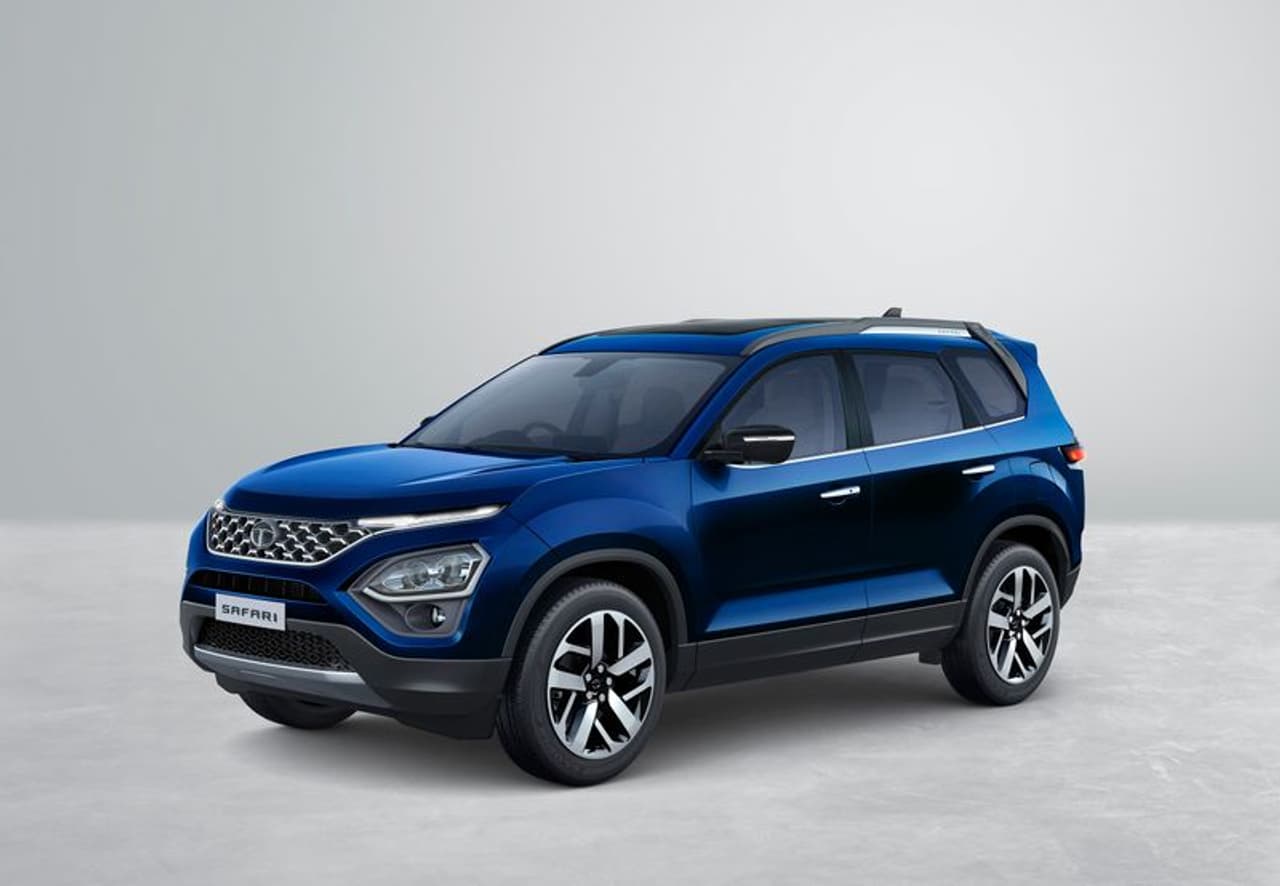 <p>ಭಾರತದ ಪ್ರಮುಖ ಆಟೋಮೋಟಿವ್ ಬ್ರಾಂಡ್ ಟಾಟಾ ಮೋಟಾರ್ಸ್ ಇಂದು ಸಾಂಪ್ರದಾಯಿಕ ಟಾಟಾ ಸಫಾರಿ ಹೊಸ ರೂಪವನ್ನು ಔಪಚಾರಿಕವಾಗಿ ಅನಾವರಣಗೊಳಿಸಿದ್ದು, ಇದು ಶಕ್ತಿ ಮತ್ತು ಸೊಗಸಿನ ಅತ್ಯಾಧುನಿಕತೆಯ ಪ್ರಬಲ ಸಂಯೋಜನೆಯಾಗಿದೆ. ಇಂದು ನಡೆದ ಅಧಿಕೃತ ಪ್ರಾರಂಭದ ಸಮಾರಂಭದಲ್ಲಿ, ಪುಣೆಯ ಸ್ಥಾವರದಿಂದ ಮೊದಲ ಸಫಾರಿ ವೈಭವಪೂರ್ಣವಾಗಿ ಹೊರಬಂದಿತು.&nbsp;</p>