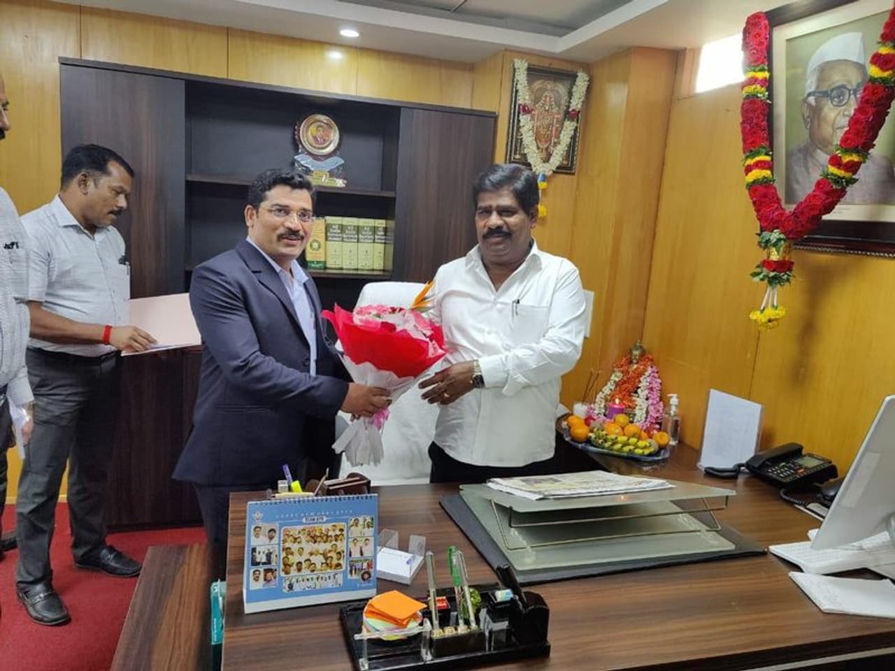 <p>ಸಿಎಂ ಕೊಟ್ಟ ಭರವಸೆಯಂತೆ ಸಚಿವ ಸ್ಥಾನಕ್ಕೆ ರಾಜೀನಾಮೆ ನೀಡಿದ್ದ ಎಚ್. ನಾಗೇಶ್ ಅವರಿಗೆ ಸಂಪುಟ ದರ್ಜೆ ಸ್ಥಾನಮಾನ ಸಿಕ್ಕಿದೆ.</p> <p>ಸಿಎಂ ಕೊಟ್ಟ ಭರವಸೆಯಂತೆ ಸಚಿವ ಸ್ಥಾನಕ್ಕೆ ರಾಜೀನಾಮೆ ನೀಡಿದ್ದ ಎಚ್. ನಾಗೇಶ್ ಅವರಿಗೆ ಸಂಪುಟ ದರ್ಜೆ ಸ್ಥಾನಮಾನ ಸಿಕ್ಕಿದೆ.</p>