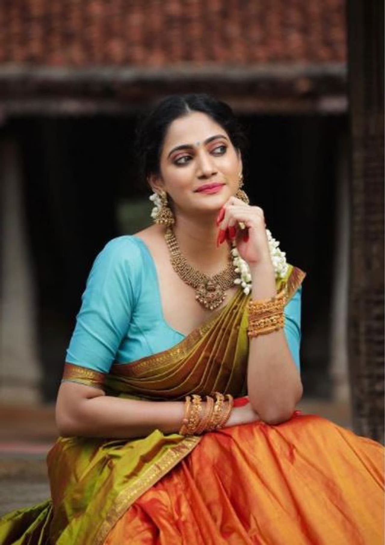 <h2> </h2><p>பிக்பாஸ் சீசன் 3 நிகழ்ச்சியில், போட்டியாளர்களில் ஒருவராக கலந்துகொண்ட இலங்கை செய்தி வாசிப்பாளர் லாஸ்லியா, ஏற்கனவே இந்திய கிரிக்கெட் வீரர் ஹர்பஜன் சிங் உடன் 'பிரண்ட்ஸ்' படத்தில் நடித்து முடித்திருக்கும் நிலையில், தற்போது பிக்பாஸ் பிரபலம் தர்ஷனுடன் இணைந்து 'கூகுள் குட்டப்பன்' என்ற படத்தில் நடித்து வருகிறார்.</p> <h2> </h2><p>பிக்பாஸ் சீசன் 3 நிகழ்ச்சியில், போட்டியாளர்களில் ஒருவராக கலந்துகொண்ட இலங்கை செய்தி வாசிப்பாளர் லாஸ்லியா, ஏற்கனவே இந்திய கிரிக்கெட் வீரர் ஹர்பஜன் சிங் உடன் 'பிரண்ட்ஸ்' படத்தில் நடித்து முடித்திருக்கும் நிலையில், தற்போது பிக்பாஸ் பிரபலம் தர்ஷனுடன் இணைந்து 'கூகுள் குட்டப்பன்' என்ற படத்தில் நடித்து வருகிறார்.</p>