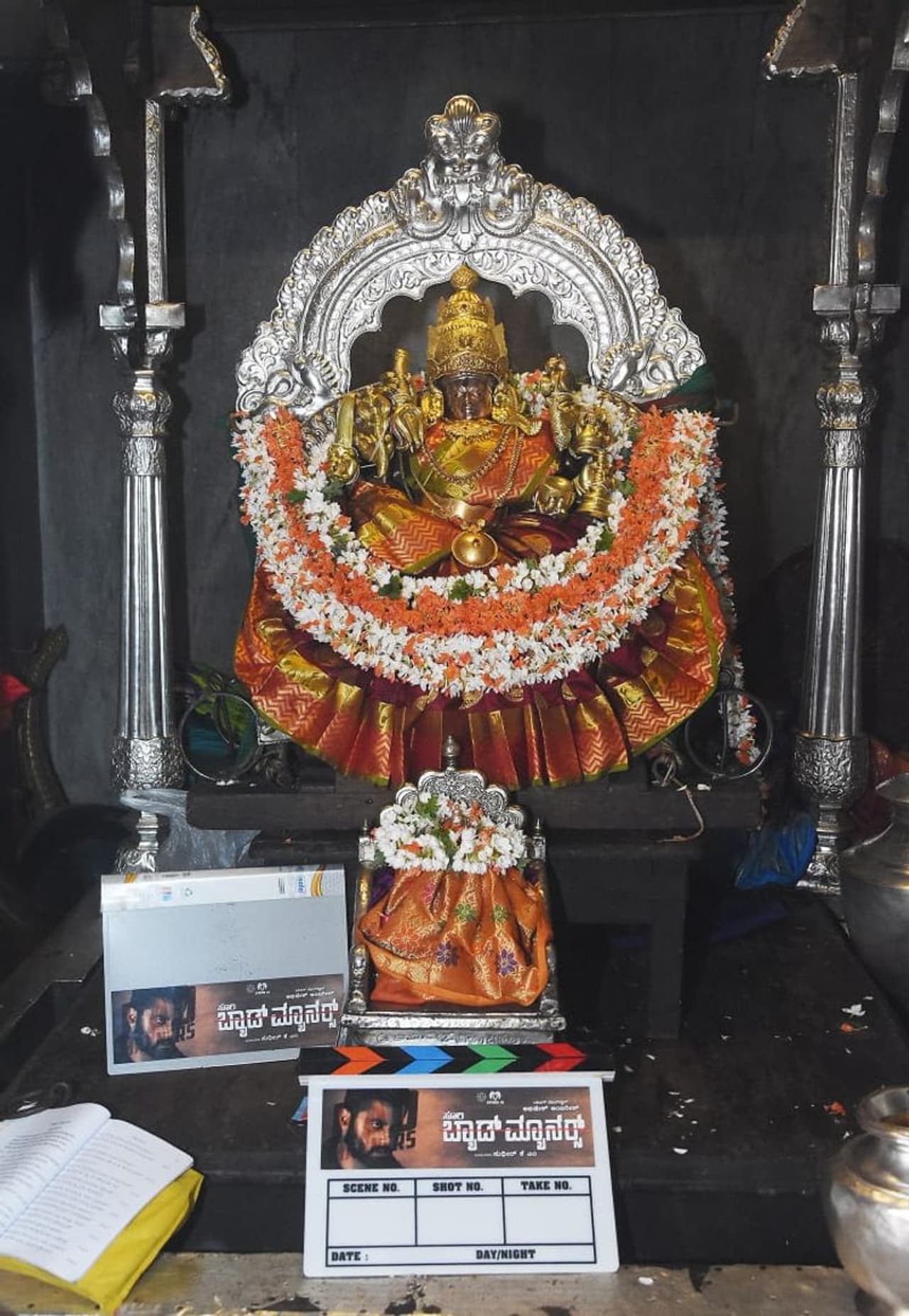 <p>ಮುಹೂರ್ತದ ಬೆನ್ನಲ್ಲೇ ಮಂಡ್ಯದ ಶುಗರ್ ಫ್ಯಾಕ್ಟರಿಯಲ್ಲಿ ಹಾಕಿರುವ ಸೆಟ್ನಲ್ಲಿ ಚಿತ್ರೀಕರಣ ಕೂಡ ಆರಂಭಗೊಂಡಿದೆ.</p> <p>ಮುಹೂರ್ತದ ಬೆನ್ನಲ್ಲೇ ಮಂಡ್ಯದ ಶುಗರ್ ಫ್ಯಾಕ್ಟರಿಯಲ್ಲಿ ಹಾಕಿರುವ ಸೆಟ್ನಲ್ಲಿ ಚಿತ್ರೀಕರಣ ಕೂಡ ಆರಂಭಗೊಂಡಿದೆ.</p>