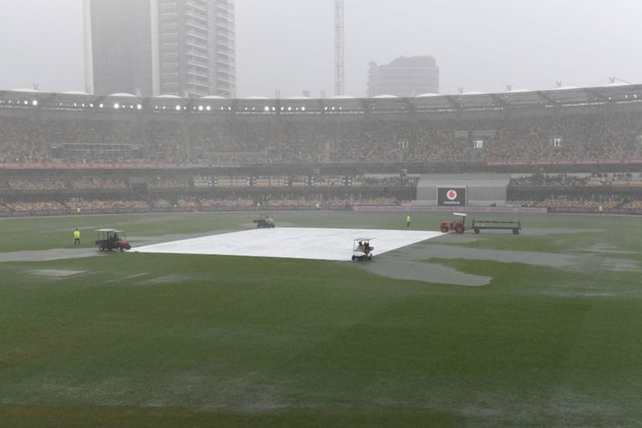 <p>On Saturday, India and Australia had mixed luck on Day 2 of the final Test for the Border Gavaskar Trophy, at The Gabba in Brisbane. While India is still 307 runs behind in the first innings, persistent rains forced early stumps.</p> <p>On Saturday, India and Australia had mixed luck on Day 2 of the final Test for the Border Gavaskar Trophy, at The Gabba in Brisbane. While India is still 307 runs behind in the first innings, persistent rains forced early stumps.</p>