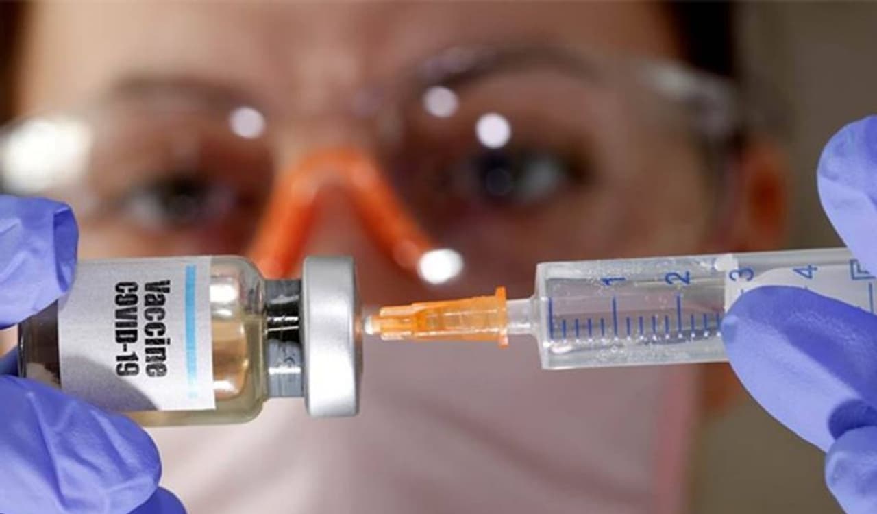 <p>According to the state health bulletin, 10 people died in a single day in the state taking the toll to 10,053. Out of the 12 deaths, 2 are from Kolkata and 3 from North 24 Parganas.<br /> </p> <p>According to the state health bulletin, 10 people died in a single day in the state taking the toll to 10,053. Out of the 12 deaths, 2 are from Kolkata and 3 from North 24 Parganas.<br /> </p>