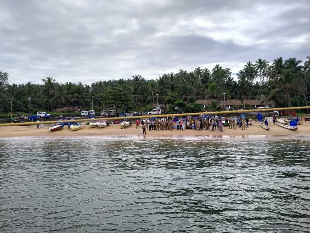 <p>വാണിജ്യ ഹാര്ബര് നിര്മ്മാണത്തിന് വേണ്ടി നടത്തുന്ന മണല് ഡ്രഡ്ജ്ജിംഗിന്റെ ഭാഗമായി കോവളം പ്രദേശത്ത് പരമ്പരാഗതമായി പാറക്കൂട്ടങ്ങളില് നിന്ന് ചിപ്പിയെടുത്ത് ഉപജീവനം നടത്തുന്ന 200 ഒളം ചിപ്പി തൊഴിലാളികള്ക്ക് തൊഴില് നഷ്ടമായിരുന്നു. </p> <p>വാണിജ്യ ഹാര്ബര് നിര്മ്മാണത്തിന് വേണ്ടി നടത്തുന്ന മണല് ഡ്രഡ്ജ്ജിംഗിന്റെ ഭാഗമായി കോവളം പ്രദേശത്ത് പരമ്പരാഗതമായി പാറക്കൂട്ടങ്ങളില് നിന്ന് ചിപ്പിയെടുത്ത് ഉപജീവനം നടത്തുന്ന 200 ഒളം ചിപ്പി തൊഴിലാളികള്ക്ക് തൊഴില് നഷ്ടമായിരുന്നു. </p>