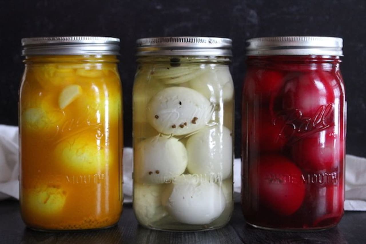 <p>భోజనంలో అంచుకు ఏదో ఒక పచ్చడి లేకుంటే ముద్దు దిగదు చాలామందికి. మామిడికాయ పచ్చడి, చింతకాయపచ్చడి, నిమ్మకాయ పచ్చడి, టమాటాపచ్చడి లాంటి రెగ్యులర్ నిల్వ పచ్చళ్లలతో పాటు ఎన్నో రకాల రోటిపచ్చళ్లు మనకు తెలుసు. </p> <p>భోజనంలో అంచుకు ఏదో ఒక పచ్చడి లేకుంటే ముద్దు దిగదు చాలామందికి. మామిడికాయ పచ్చడి, చింతకాయపచ్చడి, నిమ్మకాయ పచ్చడి, టమాటాపచ్చడి లాంటి రెగ్యులర్ నిల్వ పచ్చళ్లలతో పాటు ఎన్నో రకాల రోటిపచ్చళ్లు మనకు తెలుసు. </p>