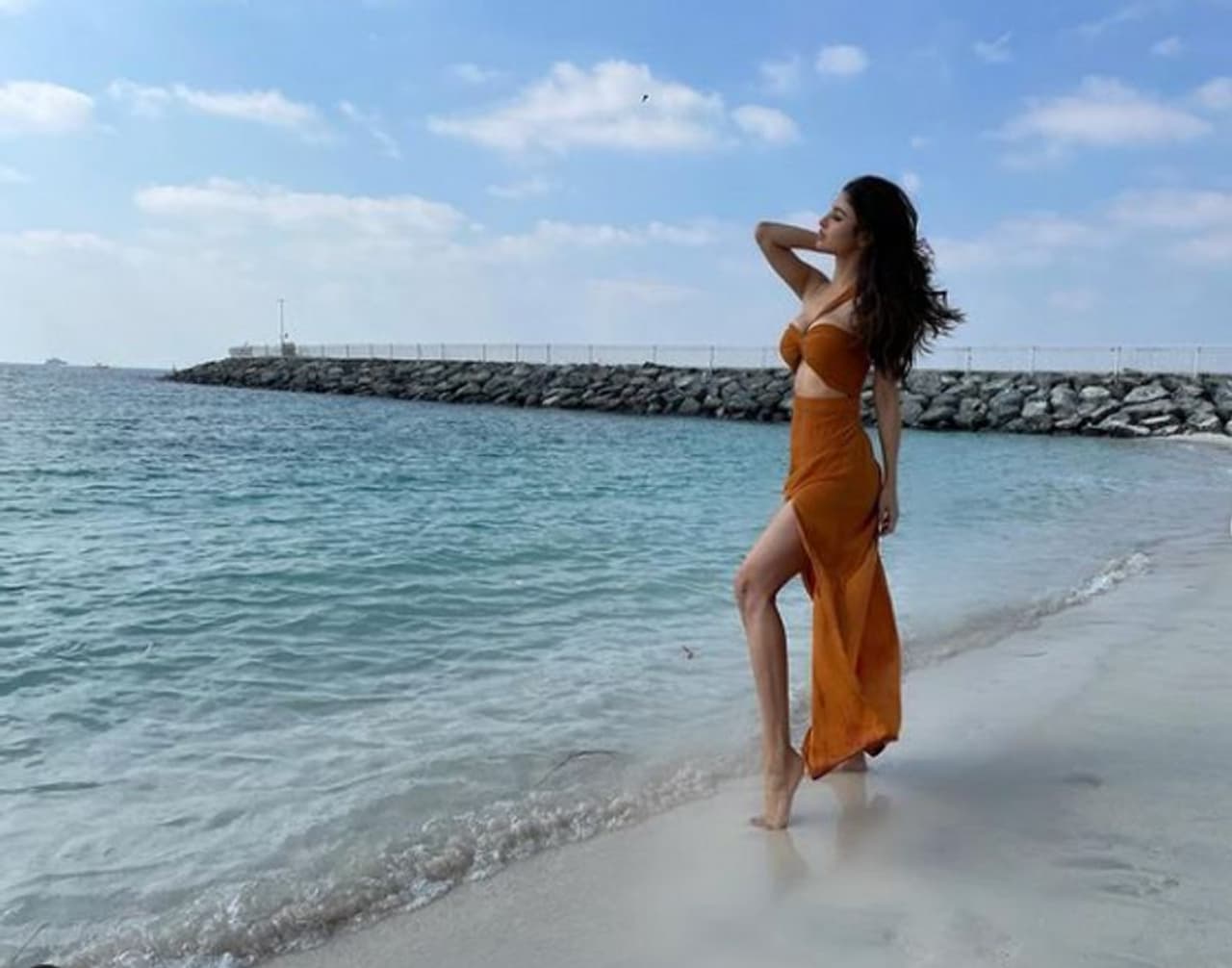 <p>ಕೊರೋನಾ ಬಂದ ಮೇಲಂತೂ ಬಾಲಿವುಡ್ ನಟಿಯರು ಸಿಕ್ಕಾಪಟ್ಟೆ ಟ್ರಾವೆಲ್ ಮಾಡ್ತಿದ್ದಾರೆ. ಲಾಕ್ಡೌನ್ ಆದ ಮೇಲೆ ಶೂಟಿಂಗ್, ಶೆಡ್ಯೂಲ್ಗಳಿಗೆಲ್ಲ ಒಮ್ಮೆ ಬ್ರೇಕ್ ಬಿದ್ದಿತ್ತು. ಆಗಿನಿಂದಲೂ ಟ್ರಾವೆಲ್ ಮಾಡ್ತಾ ಇದ್ದಾರೆ.</p> <p>ಕೊರೋನಾ ಬಂದ ಮೇಲಂತೂ ಬಾಲಿವುಡ್ ನಟಿಯರು ಸಿಕ್ಕಾಪಟ್ಟೆ ಟ್ರಾವೆಲ್ ಮಾಡ್ತಿದ್ದಾರೆ. ಲಾಕ್ಡೌನ್ ಆದ ಮೇಲೆ ಶೂಟಿಂಗ್, ಶೆಡ್ಯೂಲ್ಗಳಿಗೆಲ್ಲ ಒಮ್ಮೆ ಬ್ರೇಕ್ ಬಿದ್ದಿತ್ತು. ಆಗಿನಿಂದಲೂ ಟ್ರಾವೆಲ್ ಮಾಡ್ತಾ ಇದ್ದಾರೆ.</p>