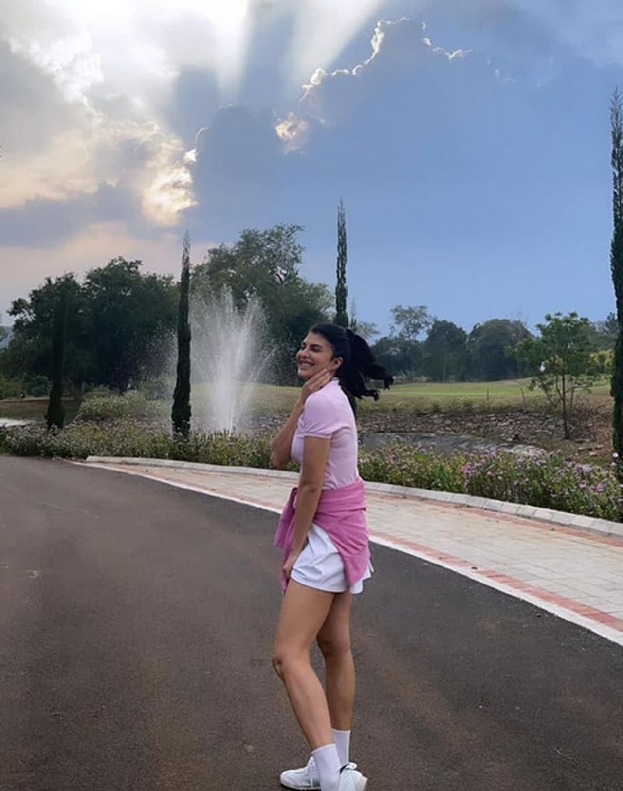 <p>ശ്രീലങ്കയില് നിന്ന് എത്തിയ താരമാണ് ജാക്വിലിൻ ഫെര്ണാണ്ടസ്.</p><p> </p> <p>ശ്രീലങ്കയില് നിന്ന് എത്തിയ താരമാണ് ജാക്വിലിൻ ഫെര്ണാണ്ടസ്.</p><p> </p>