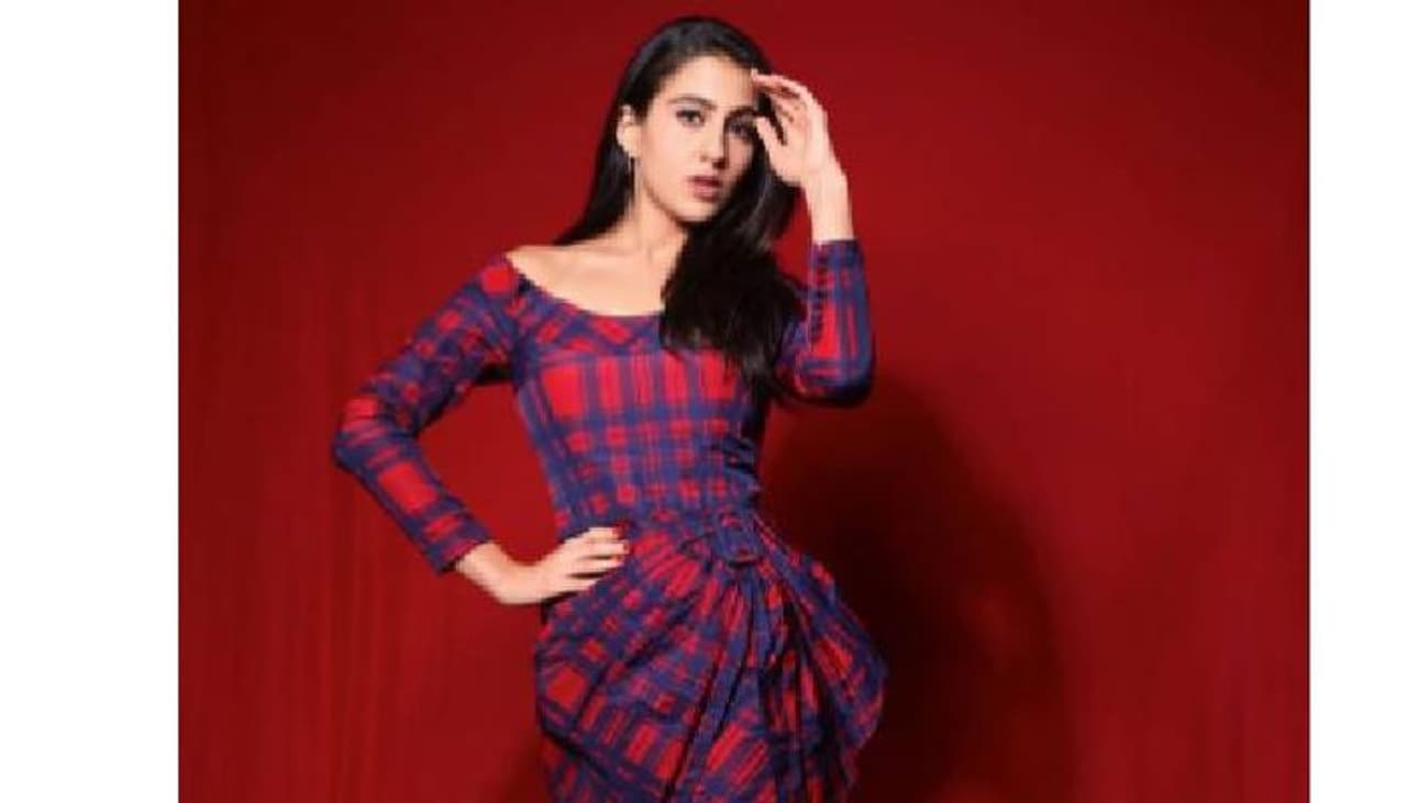 ഇപ്പോഴിതാ സാറയുടെ മറ്റൊരു ലുക്ക് ആണ് ഫാഷന്‍ ലോകത്ത് ചര്‍ച്ചയാകുന്നത്.