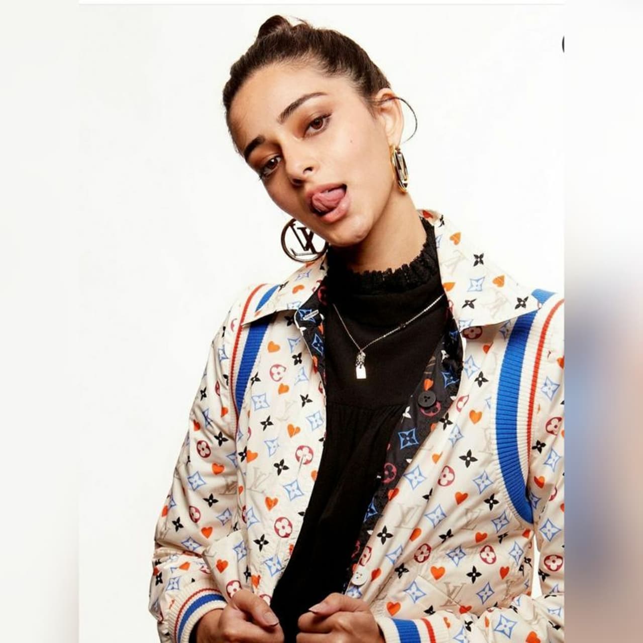 <p>ಬಾಲಿವುಡ್ನ ಯಂಗ್ ನಟಿ ಅನನ್ಯಾ ಪಾಂಡೆ ಸೌತ್ ಸಿನಿಮಾಕ್ಕೆ ಎಂಟ್ರಿ ಕೊಟ್ಟಿದ್ದಾರೆ.</p> <p>ಬಾಲಿವುಡ್ನ ಯಂಗ್ ನಟಿ ಅನನ್ಯಾ ಪಾಂಡೆ ಸೌತ್ ಸಿನಿಮಾಕ್ಕೆ ಎಂಟ್ರಿ ಕೊಟ್ಟಿದ್ದಾರೆ.</p>