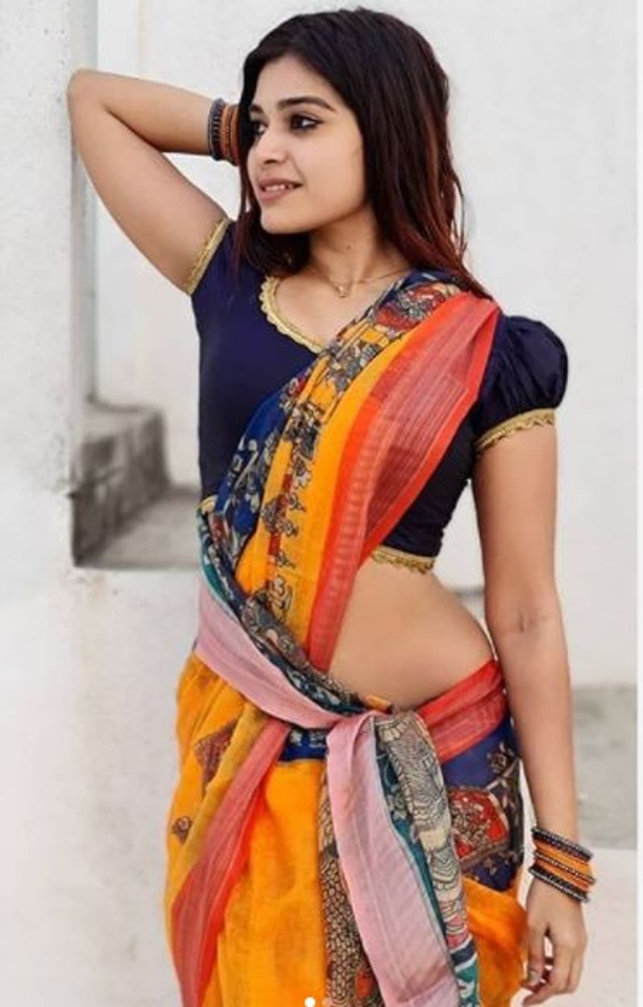 <p>இடையழகை காட்டி அசத்தும் தர்ஷா </p> <p>இடையழகை காட்டி அசத்தும் தர்ஷா </p>