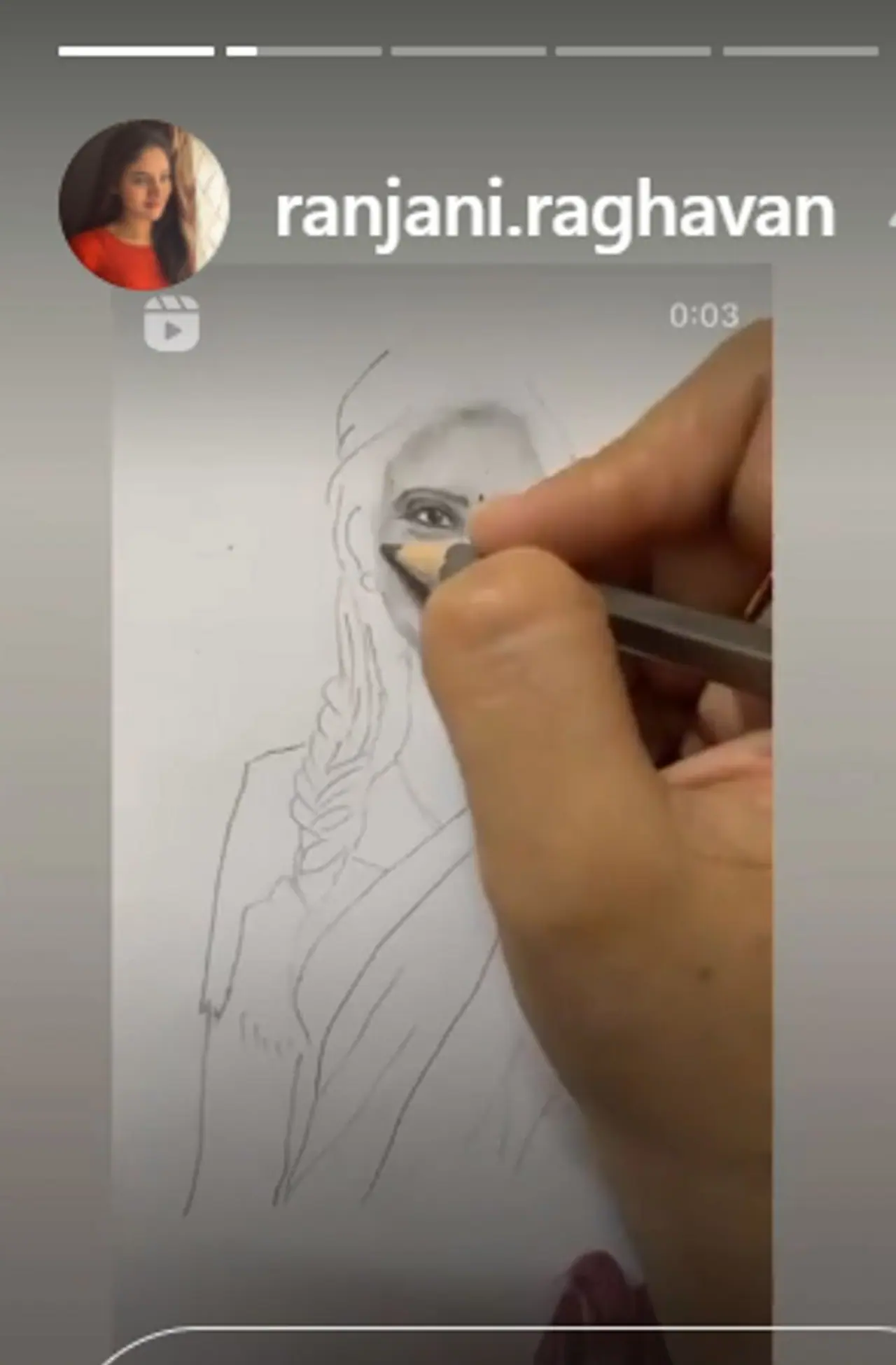 <p>ಕನ್ನಡತಿ ನಟಿಯ ಪೆನ್ಸಿಲ್ ಸ್ಕೆಚ್ ಮಾಡಿದ್ರೆ ಹೇಗಿರಬಹುದು..? ಜನಮೆಚ್ಚಿದ ಕನ್ನಡ ಟೀಚರ್‌ನ ನೋಡೋಕೆ ಹೇಗಿರಬಹುದು..?</p>