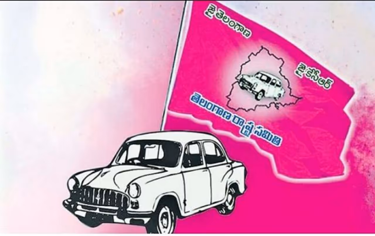 <p> తెలంగాణ సీఎంగా కేటీఆర్ అవుతారని పార్టీ నేతలు వరుసగా పోటీలు పడి ప్రకటనలు చేయడం టీఆర్ఎస్ వ్యవహారాల్లో కీలకమైన మార్పులు చోటు చేసుకొనే అవకాశం ఉందని రాజకీయ విశ్లేషకులు భావిస్తున్నారు. కేటీఆర్ విషయంలో నేతల ప్రకటన వెనుక టీఆర్ఎస్ లో తెర వెనుక ఏదో జరుగుతుందనే చర్చ లేకపోలేదు. </p> <p> తెలంగాణ సీఎంగా కేటీఆర్ అవుతారని పార్టీ నేతలు వరుసగా పోటీలు పడి ప్రకటనలు చేయడం టీఆర్ఎస్ వ్యవహారాల్లో కీలకమైన మార్పులు చోటు చేసుకొనే అవకాశం ఉందని రాజకీయ విశ్లేషకులు భావిస్తున్నారు. కేటీఆర్ విషయంలో నేతల ప్రకటన వెనుక టీఆర్ఎస్ లో తెర వెనుక ఏదో జరుగుతుందనే చర్చ లేకపోలేదు. </p>
