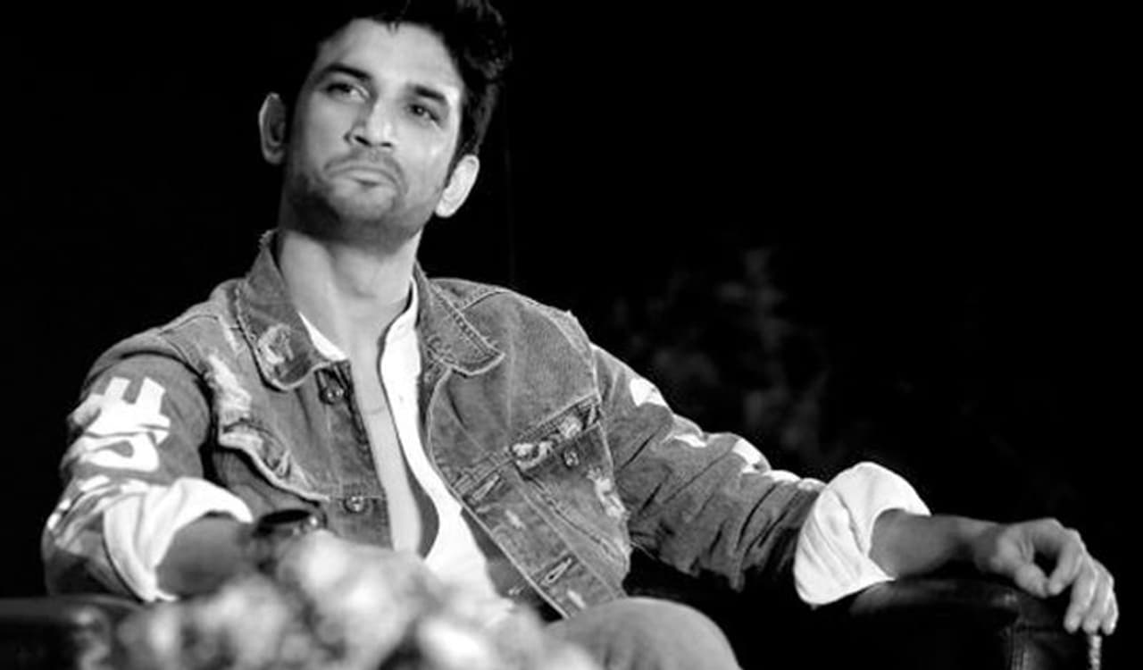 <p>Last years, it came as a shock to all Bollywood fans that actor Sushant Singh Rajput committed suicide. He was just 34. Sushant, who was loved for his performances in movies like MS Dhoni: The Untold Story, PK, Kai Po Che, Chhichhore, and Kedarnath, killed himself to a ceiling fan on June 14. </p> <p>Last years, it came as a shock to all Bollywood fans that actor Sushant Singh Rajput committed suicide. He was just 34. Sushant, who was loved for his performances in movies like MS Dhoni: The Untold Story, PK, Kai Po Che, Chhichhore, and Kedarnath, killed himself to a ceiling fan on June 14. </p>