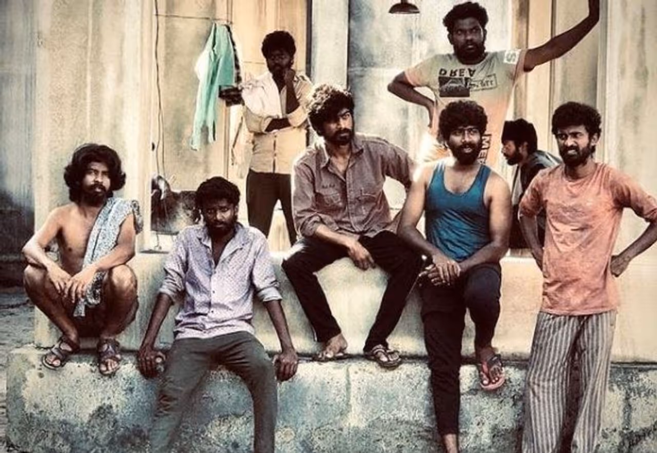 <p>பல்வேறு எதிர்பார்ப்புகளுக்கு மத்தியில் வெளியான 'மாஸ்டர்' படம், மிகப்பெரிய வசூலையும் விமர்சகர்களின் ஆதரவையும் பெற்று வருகிறது.</p> <p>பல்வேறு எதிர்பார்ப்புகளுக்கு மத்தியில் வெளியான 'மாஸ்டர்' படம், மிகப்பெரிய வசூலையும் விமர்சகர்களின் ஆதரவையும் பெற்று வருகிறது.</p>