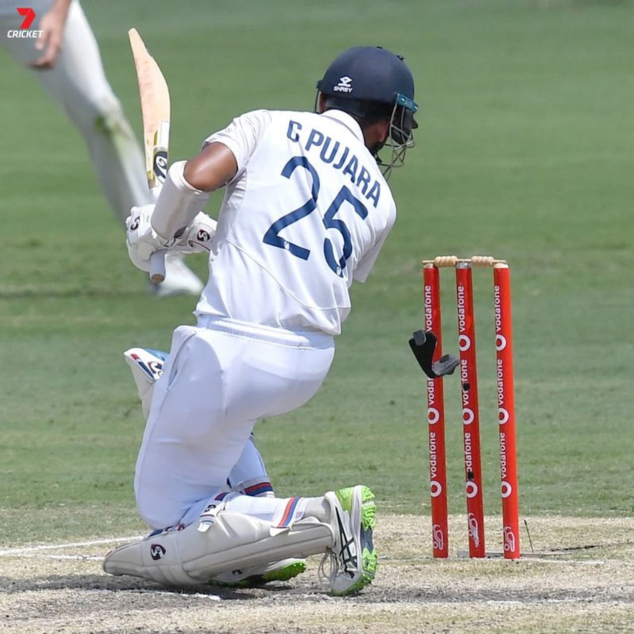 <p> భారత బ్యాటింగ్ లైనప్కి వెన్నెముకగా నిలిచిన పూజారా... మూడు టెస్టుల్లో కలిపి 900లకు పైగా బంతులు ఎదుర్కొన్న పూజారా... మూడు హాఫ్ సెంచరీలు నమోదుచేశాడు. </p> <p> భారత బ్యాటింగ్ లైనప్కి వెన్నెముకగా నిలిచిన పూజారా... మూడు టెస్టుల్లో కలిపి 900లకు పైగా బంతులు ఎదుర్కొన్న పూజారా... మూడు హాఫ్ సెంచరీలు నమోదుచేశాడు. </p>