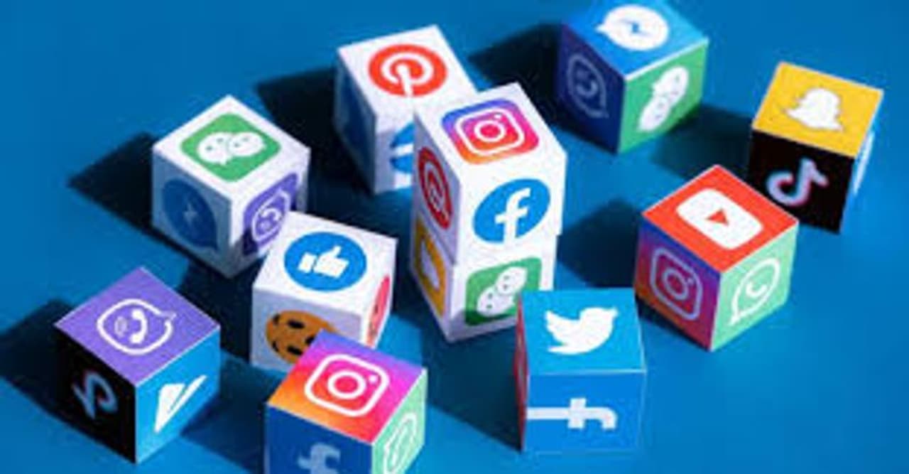 <p>సోషల్ మీడియాలో అంటే ఫేస్బుక్, ట్విట్టర్, వాట్సాప్, టెలిగ్రామ్లో ఒక ప్రభుత్వ మంత్రి, ఎంపి, ఎమ్మెల్యే లేదా ప్రభుత్వ అధికారిపై అభ్యంతరకరమైన వ్యాఖ్యలు చేస్తే చట్టపరమైన చర్యలు గురవుతారు. అంతేకాకుండా అబద్ధాలు, తప్పుడు సమాచారం, గందరగోళాలను వ్యాప్తి చేసే వ్యక్తులు, సోషల్ మీడియా గ్రూప్ లు కూడా దాని పరిధిలోకి వస్తాయి.</p> <p>సోషల్ మీడియాలో అంటే ఫేస్బుక్, ట్విట్టర్, వాట్సాప్, టెలిగ్రామ్లో ఒక ప్రభుత్వ మంత్రి, ఎంపి, ఎమ్మెల్యే లేదా ప్రభుత్వ అధికారిపై అభ్యంతరకరమైన వ్యాఖ్యలు చేస్తే చట్టపరమైన చర్యలు గురవుతారు. అంతేకాకుండా అబద్ధాలు, తప్పుడు సమాచారం, గందరగోళాలను వ్యాప్తి చేసే వ్యక్తులు, సోషల్ మీడియా గ్రూప్ లు కూడా దాని పరిధిలోకి వస్తాయి.</p>