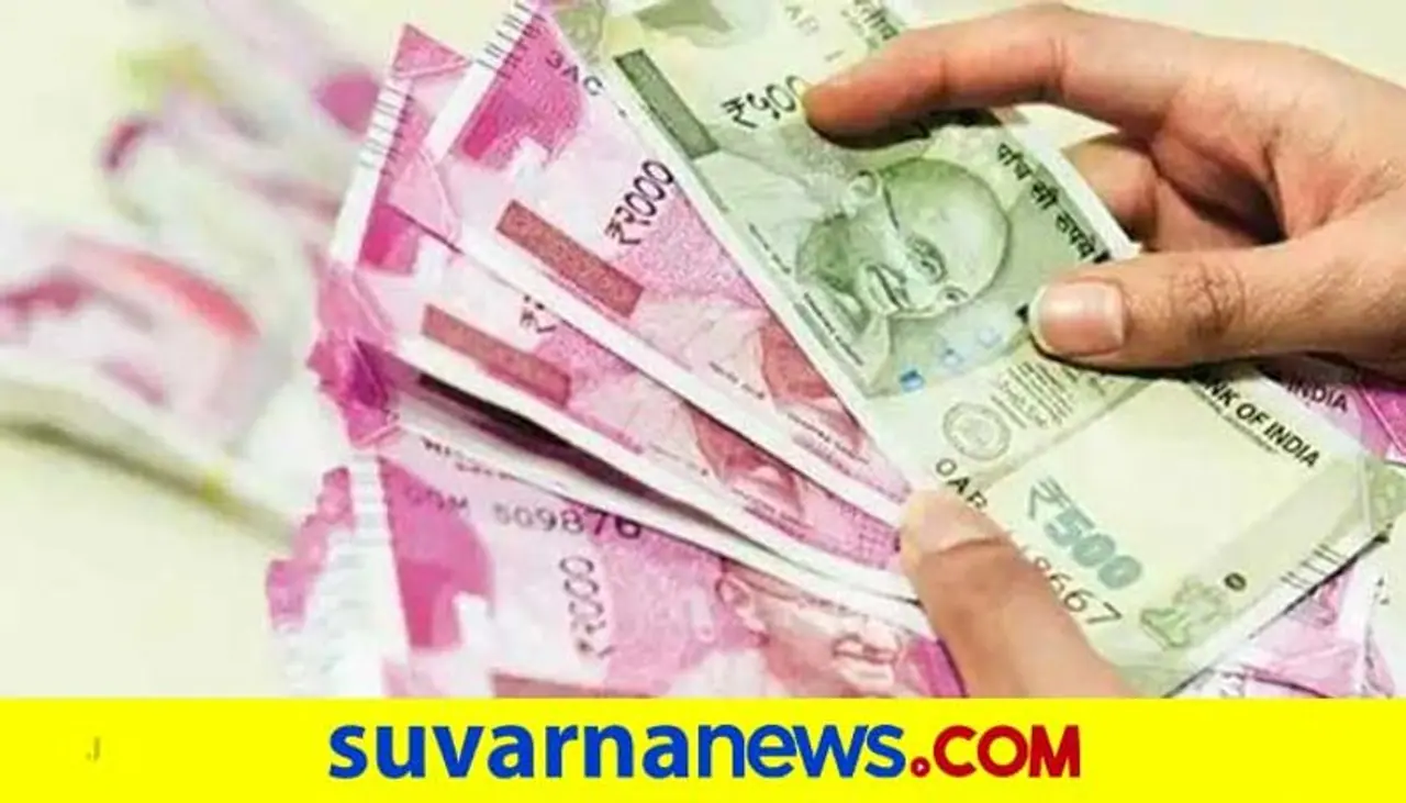 <p><strong>ಸಂಪತ್ತು ಮತ್ತು ಬುದ್ಧಿವಂತಿಕೆಯ ನಾಶ</strong><br />ಮಹಾಭಾರತದ ಅನುಶಾಸನ ಪರ್ವದಲ್ಲಿ ಭಾನುವಾರವನ್ನು ಸೂರ್ಯನ ದಿನವೆಂದು ಪರಿಗಣಿಸಲಾಗುತ್ತದೆ. ಭಾನುವಾರ ಕ್ಷೌರ ಮಾಡುವುದರಿಂದ ಸಂಪತ್ತು, ಬುದ್ಧಿವಂತಿಕೆ ಮತ್ತು ಧರ್ಮವನ್ನು ನಾಶಪಡಿಸುತ್ತದೆ. ಆದ್ದರಿಂದ, ಈ ದಿನದಂದು ಎಂದಿಗೂ ಕ್ಷೌರ ಮಾಡಿಸಬಾರದು. </p> <p><strong>ಸಂಪತ್ತು ಮತ್ತು ಬುದ್ಧಿವಂತಿಕೆಯ ನಾಶ</strong><br />ಮಹಾಭಾರತದ ಅನುಶಾಸನ ಪರ್ವದಲ್ಲಿ ಭಾನುವಾರವನ್ನು ಸೂರ್ಯನ ದಿನವೆಂದು ಪರಿಗಣಿಸಲಾಗುತ್ತದೆ. ಭಾನುವಾರ ಕ್ಷೌರ ಮಾಡುವುದರಿಂದ ಸಂಪತ್ತು, ಬುದ್ಧಿವಂತಿಕೆ ಮತ್ತು ಧರ್ಮವನ್ನು ನಾಶಪಡಿಸುತ್ತದೆ. ಆದ್ದರಿಂದ, ಈ ದಿನದಂದು ಎಂದಿಗೂ ಕ್ಷೌರ ಮಾಡಿಸಬಾರದು. </p>