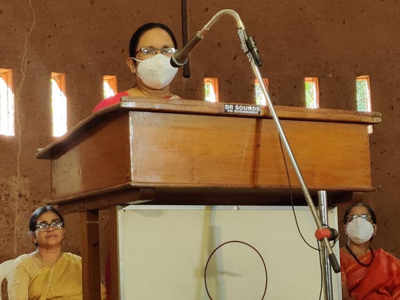 <p>തിരുവനന്തപുരം അഭയഗ്രാമത്തില് തൈമരം നട്ട് ആരോഗ്യമന്ത്രി കെ കെ ശൈലജ ടീച്ചറാണ് പരിപാടിക്ക് തുടക്കം കുറിച്ചത്. കവിയുടെ ആഗ്രഹം പോലെ ആല്മരത്തിന്റെ തൈയാണ് ഇവിടെ നട്ടത്.</p> <p>തിരുവനന്തപുരം അഭയഗ്രാമത്തില് തൈമരം നട്ട് ആരോഗ്യമന്ത്രി കെ കെ ശൈലജ ടീച്ചറാണ് പരിപാടിക്ക് തുടക്കം കുറിച്ചത്. കവിയുടെ ആഗ്രഹം പോലെ ആല്മരത്തിന്റെ തൈയാണ് ഇവിടെ നട്ടത്.</p>