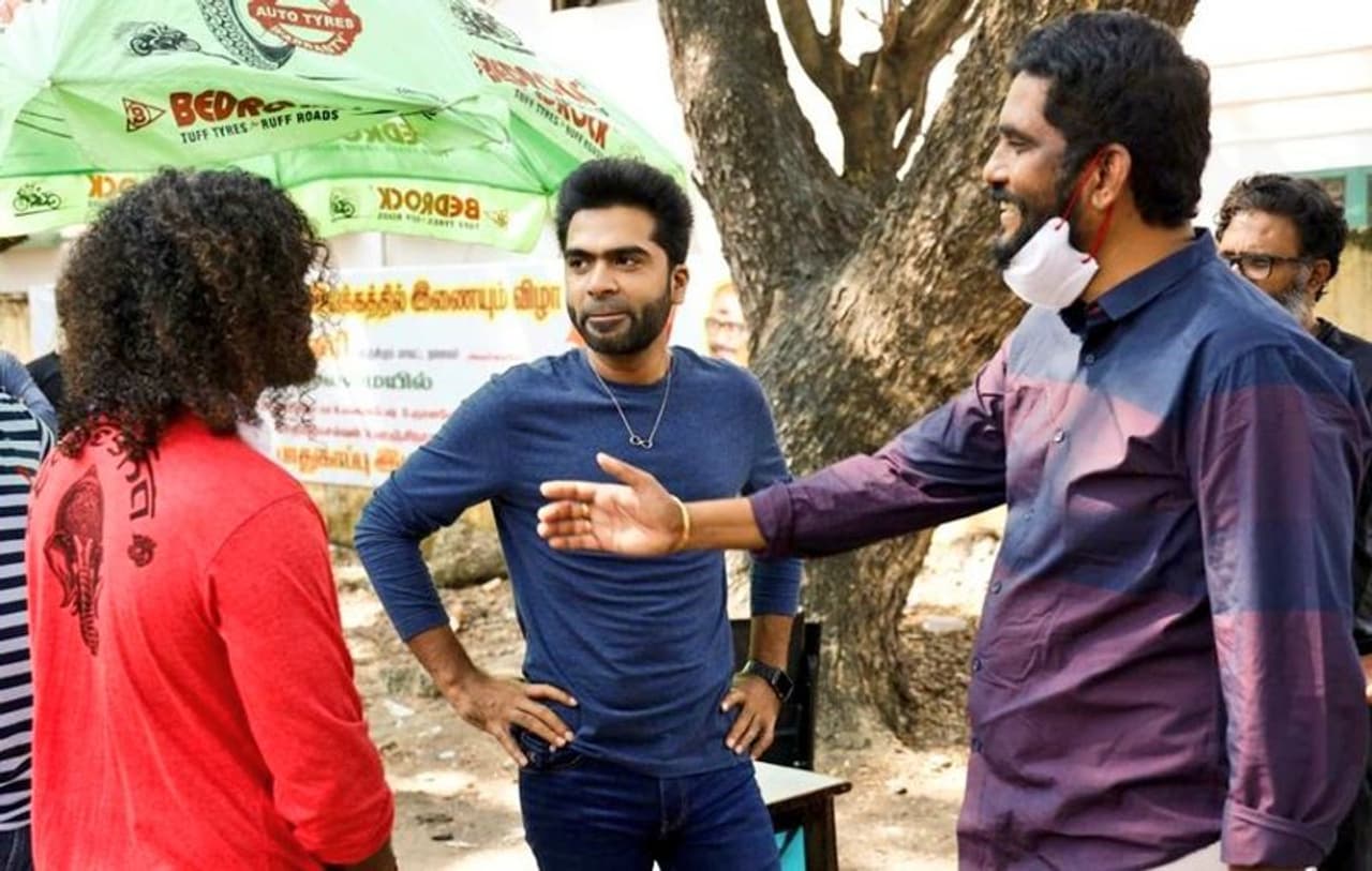 <p>சுசீந்திரன் இயக்கத்தில் சிம்பு நடித்த ஈஸ்வரன் திரைப்படம் ரசிகர்களிடையே நல்ல வரவேற்பு பெற்றது. இதையடுத்து வெங்கட் பிரபு இயக்கத்தில் உருவாகி வரும் மாநாடு படத்தில் சிம்பு நடித்து வருகிறார். இந்த படத்தில் சிம்புவிற்கு அப்துல் காலிக் என பெயரிடப்பட்டுள்ளது. </p> <p>சுசீந்திரன் இயக்கத்தில் சிம்பு நடித்த ஈஸ்வரன் திரைப்படம் ரசிகர்களிடையே நல்ல வரவேற்பு பெற்றது. இதையடுத்து வெங்கட் பிரபு இயக்கத்தில் உருவாகி வரும் மாநாடு படத்தில் சிம்பு நடித்து வருகிறார். இந்த படத்தில் சிம்புவிற்கு அப்துல் காலிக் என பெயரிடப்பட்டுள்ளது. </p>