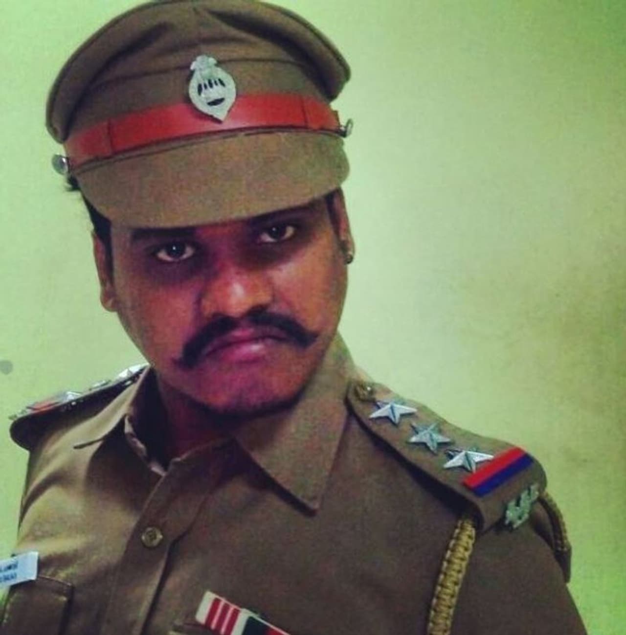 <p>ஏட்டு ஏகாம்பரம் கெட்டப்பில் புகழ் </p> <p>ஏட்டு ஏகாம்பரம் கெட்டப்பில் புகழ் </p>