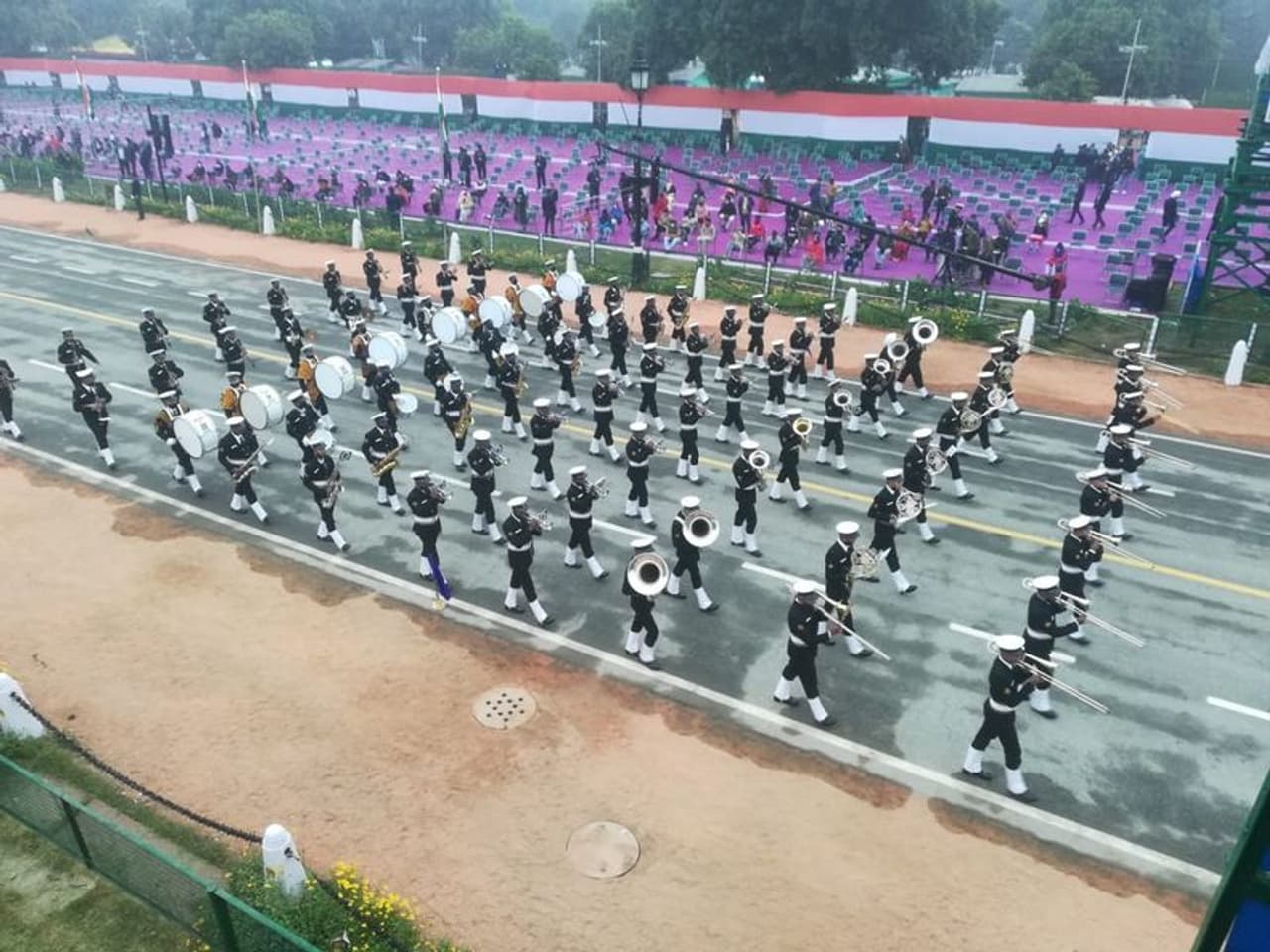 <p>രാവിലെ 9.50 ന് വിജയ് ചൌക്കിൽ നിന്നാകും 26 ാം തിയതി പരേഡ് ആരംഭിക്കുക. തുടർന്ന് ദേശീയ സ്റ്റേഡിയത്തിലേക്ക് പരേഡ് നീങ്ങും. </p> <p>രാവിലെ 9.50 ന് വിജയ് ചൌക്കിൽ നിന്നാകും 26 ാം തിയതി പരേഡ് ആരംഭിക്കുക. തുടർന്ന് ദേശീയ സ്റ്റേഡിയത്തിലേക്ക് പരേഡ് നീങ്ങും. </p>