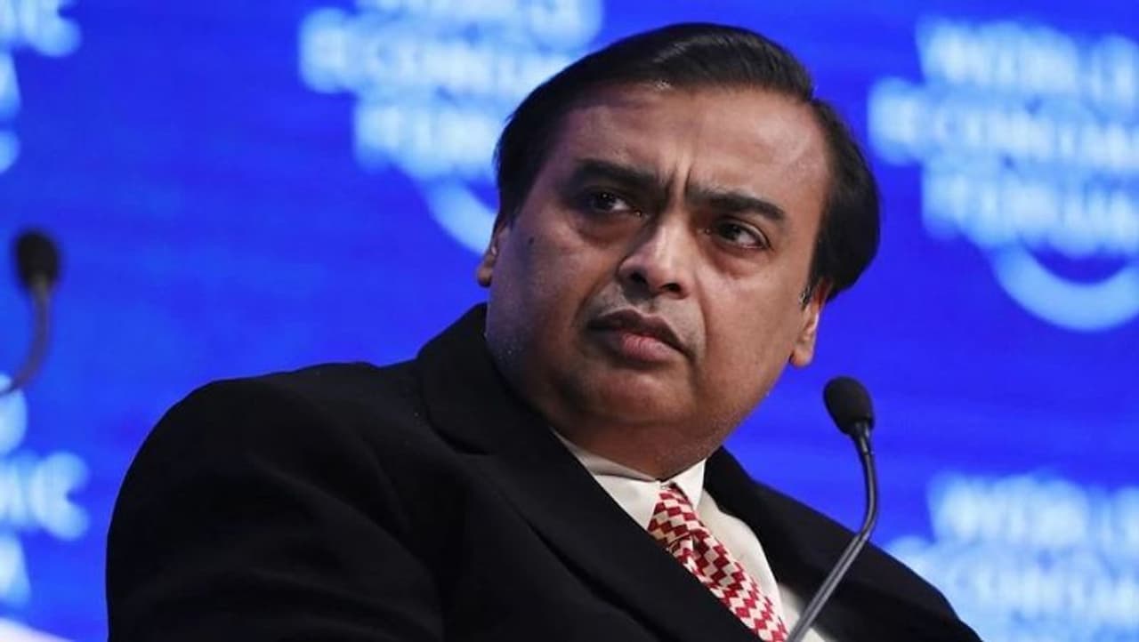 <p>2021ರ ಹುರನ್ ಗ್ಲೋಬಲ್ ರಿಚ್ ಲಿಸ್ಟ್ ಪ್ರಕಟಗೊಂಡಿದೆ. ರಿಲಯನ್ಸ್ ಇಂಡಸ್ಟ್ರಿ ಚೇರ್ಮೆನ್ ಮುಕೇಶ್ ಅಂಬಾನಿ ವಿಶ್ವದ ಶ್ರೀಮಂತರ ಪಟ್ಟಿಯಲ್ಲಿ 8ನೇ ಸ್ಥಾನ ಪಡೆದುಕೊಂಡಿದ್ದಾರೆ.</p>