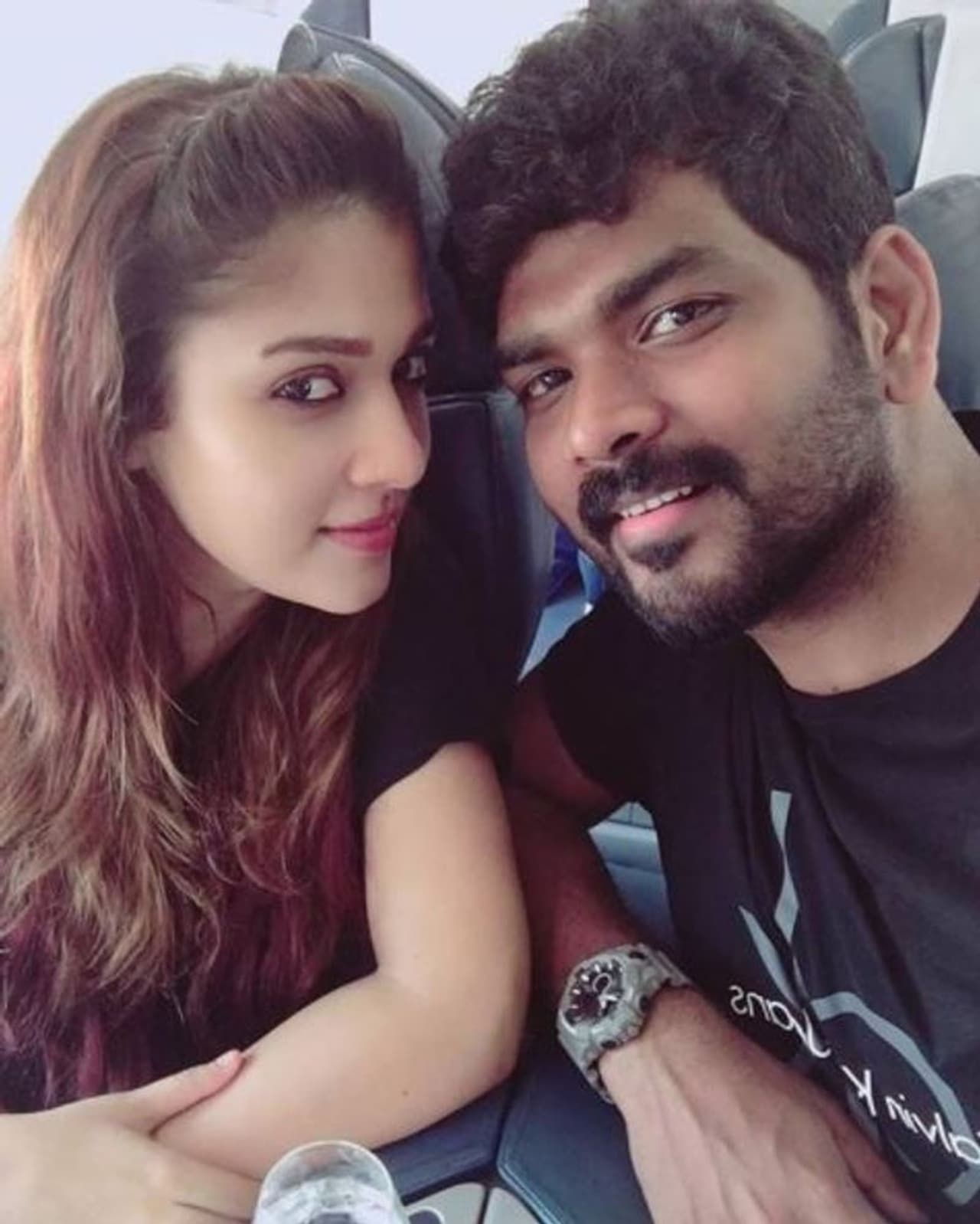 <p>தமிழ் திரையுலகில் தற்போது டாப் காதல் ஜோடியாக வலம் வருவது நயன்தாராவும் விக்னேஷ் சிவனும் தான் என்பது அனைவரும் அறிந்த செய்தி. கடந்த 5 ஆண்டுகளுக்கும் மேலாக இவர்களுடைய காதல் ஜோதி ஒளிவீசி வருகிறது.&nbsp;</p>