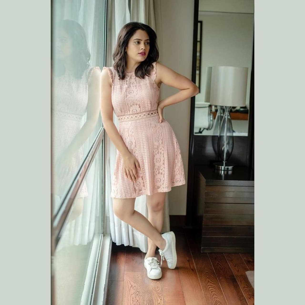 <p>இயக்குநர் பா.ரஞ்சித் இயக்கிய "அட்டகத்தி" திரைப்படம் மூலம் தமிழ் சினிமாவில் அறிமுகமானவர் நடிகை நந்திதா ஸ்வேதா. அதன் பின்னர் விஜய் சேதுபதிக்கு ஜோடியாக இவர் நடித்த, "இதற்குத்தானோ ஆசைப்பட்டாய் பாலகுமாரா" படம் சூப்பர் ஹிட்டானது. அதில் 'குமுதா' என்ற கதாபாத்திரத்தில் கச்சிதமாக நடித்திருந்தார்.</p> <p>இயக்குநர் பா.ரஞ்சித் இயக்கிய "அட்டகத்தி" திரைப்படம் மூலம் தமிழ் சினிமாவில் அறிமுகமானவர் நடிகை நந்திதா ஸ்வேதா. அதன் பின்னர் விஜய் சேதுபதிக்கு ஜோடியாக இவர் நடித்த, "இதற்குத்தானோ ஆசைப்பட்டாய் பாலகுமாரா" படம் சூப்பர் ஹிட்டானது. அதில் 'குமுதா' என்ற கதாபாத்திரத்தில் கச்சிதமாக நடித்திருந்தார்.</p>