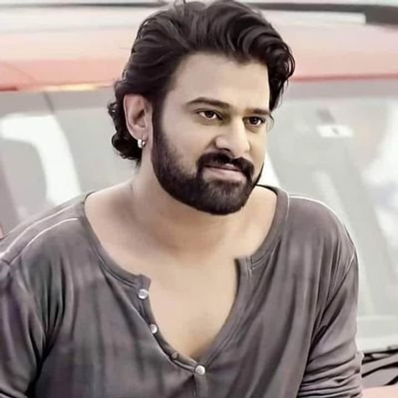 <p>ಟಾಲಿವುಡ್ ತಾರೆ ಪ್ರಭಾಸ್ ಒಂದು ಚಿತ್ರಕ್ಕೆ 100 ಕೋಟಿ ರೂ ಸಂಭಾವನೆ ಪಡೆಯುತ್ತಾರೆ ಎಂದು ವರದಿಗಳು ಹೇಳುತ್ತಿವೆ. </p> <p>ಟಾಲಿವುಡ್ ತಾರೆ ಪ್ರಭಾಸ್ ಒಂದು ಚಿತ್ರಕ್ಕೆ 100 ಕೋಟಿ ರೂ ಸಂಭಾವನೆ ಪಡೆಯುತ್ತಾರೆ ಎಂದು ವರದಿಗಳು ಹೇಳುತ್ತಿವೆ. </p>