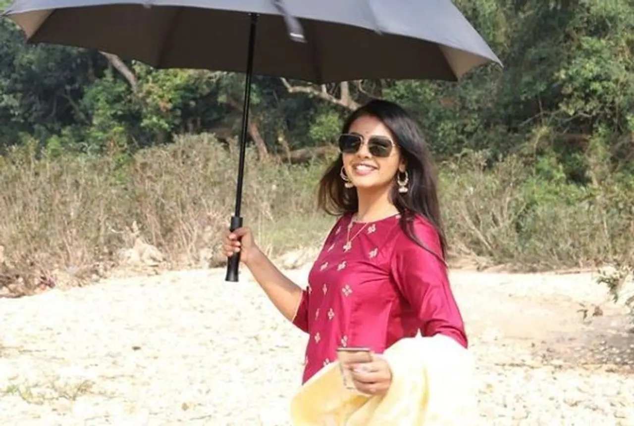 <p>ಬಿಕಾಂ ವ್ಯಾಸಂಗ ಮಾಡಿ ಐಟಿ ಕ್ಷೇತ್ರದಲ್ಲಿ ಕೆಲಸ ಮಾಡಿರುವ ನಯನ ನಾಗರಾಜ್‌ ತಮ್ಮ ಬಣ್ಣದ ಜರ್ನಿ ಬಗ್ಗೆ ಹಂಚಿಕೊಂಡಿದ್ದಾರೆ.</p>