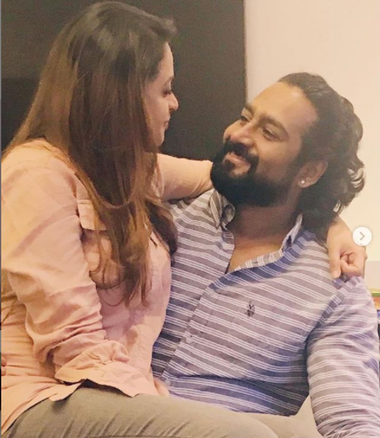 <p>ನಟಿ ಭಾವನಾ ಮತ್ತು ಚಲನಚಿತ್ರ ನಿರ್ಮಾಪಕ ನವೀನ್ ಅವರು ಜನವರಿ 22, 2018 ರಂದು ಸತಿಪತಿಯಾದರು.</p>