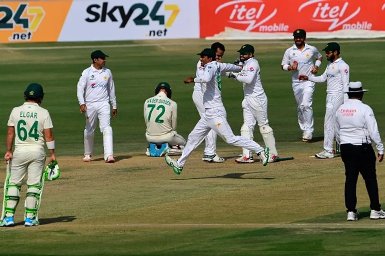 <p>As Pakistan is taking on South Africa in the opening Test at the National Stadium in Karachi, things are getting intense out there. Meanwhile, Pakistani fans are not happy with the International Cricket Council, over the manner they have depicted a recent dismissal of Hasan Ali, in the ongoing game.</p> <p>As Pakistan is taking on South Africa in the opening Test at the National Stadium in Karachi, things are getting intense out there. Meanwhile, Pakistani fans are not happy with the International Cricket Council, over the manner they have depicted a recent dismissal of Hasan Ali, in the ongoing game.</p>