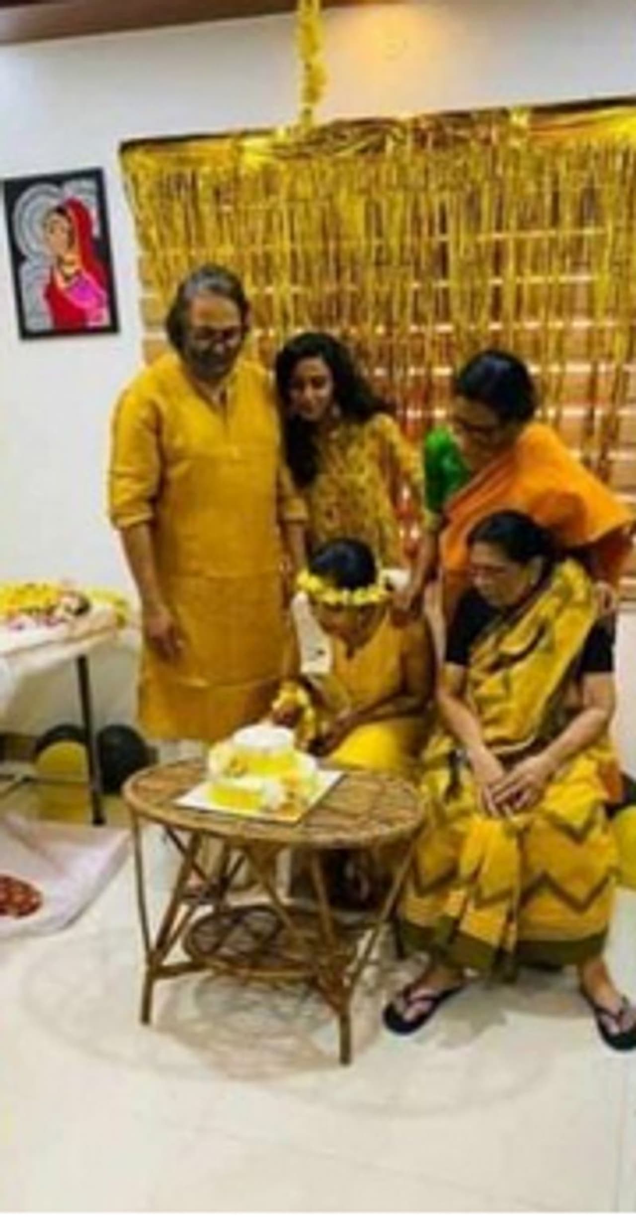 <p>മധുപാല്‍ രേഖ ദമ്പതിമാരുടെ മൂത്തമകളാണ് മാധവി.</p>