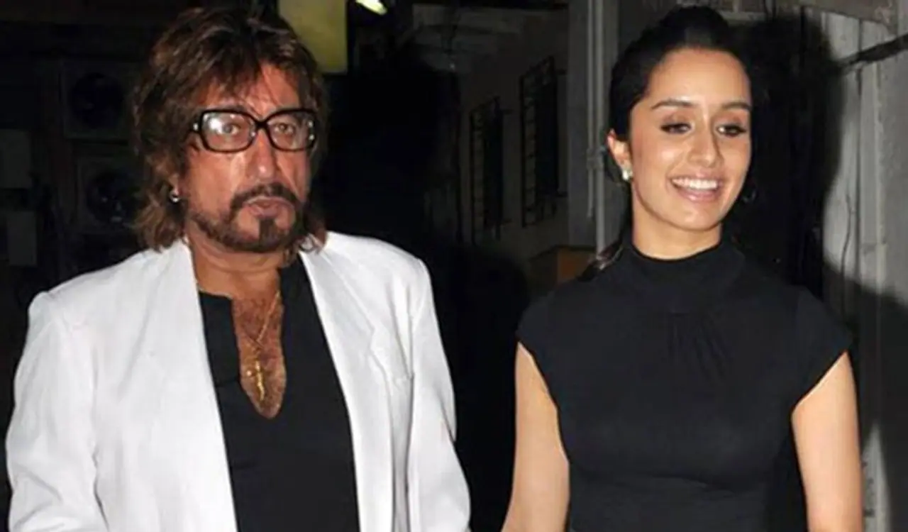 <p>ಮಗಳ ಮದುವೆ ಬಗ್ಗೆ ಏನೇನು ಸುದ್ದಿಗಳು ಹರಿದಾಡುತ್ತಿವೆಯೋ ಗೊತ್ತಿಲ್ಲ. ಆದರೆ, ನಾನು ಸದಾ ಅವಳ ಬೆಂಬಲಕ್ಕೆ ನಿಲ್ಲುವುದಾಗಿ ಶ್ರದ್ಧಾ ಕಪೂರ್ ಮದುವೆ ಬಗ್ಗೆ ಶಕ್ತಿ ಕಪೂರ್ ಹೇಳಿದ್ದಾರೆ. </p> <p>ಮಗಳ ಮದುವೆ ಬಗ್ಗೆ ಏನೇನು ಸುದ್ದಿಗಳು ಹರಿದಾಡುತ್ತಿವೆಯೋ ಗೊತ್ತಿಲ್ಲ. ಆದರೆ, ನಾನು ಸದಾ ಅವಳ ಬೆಂಬಲಕ್ಕೆ ನಿಲ್ಲುವುದಾಗಿ ಶ್ರದ್ಧಾ ಕಪೂರ್ ಮದುವೆ ಬಗ್ಗೆ ಶಕ್ತಿ ಕಪೂರ್ ಹೇಳಿದ್ದಾರೆ. </p>